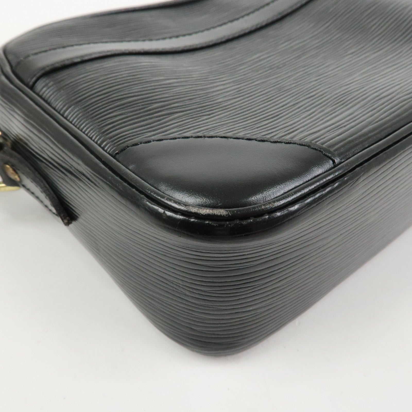 Louis Vuitton Epi leather Trocadero 24 Shoulder Bag  Noir M52312