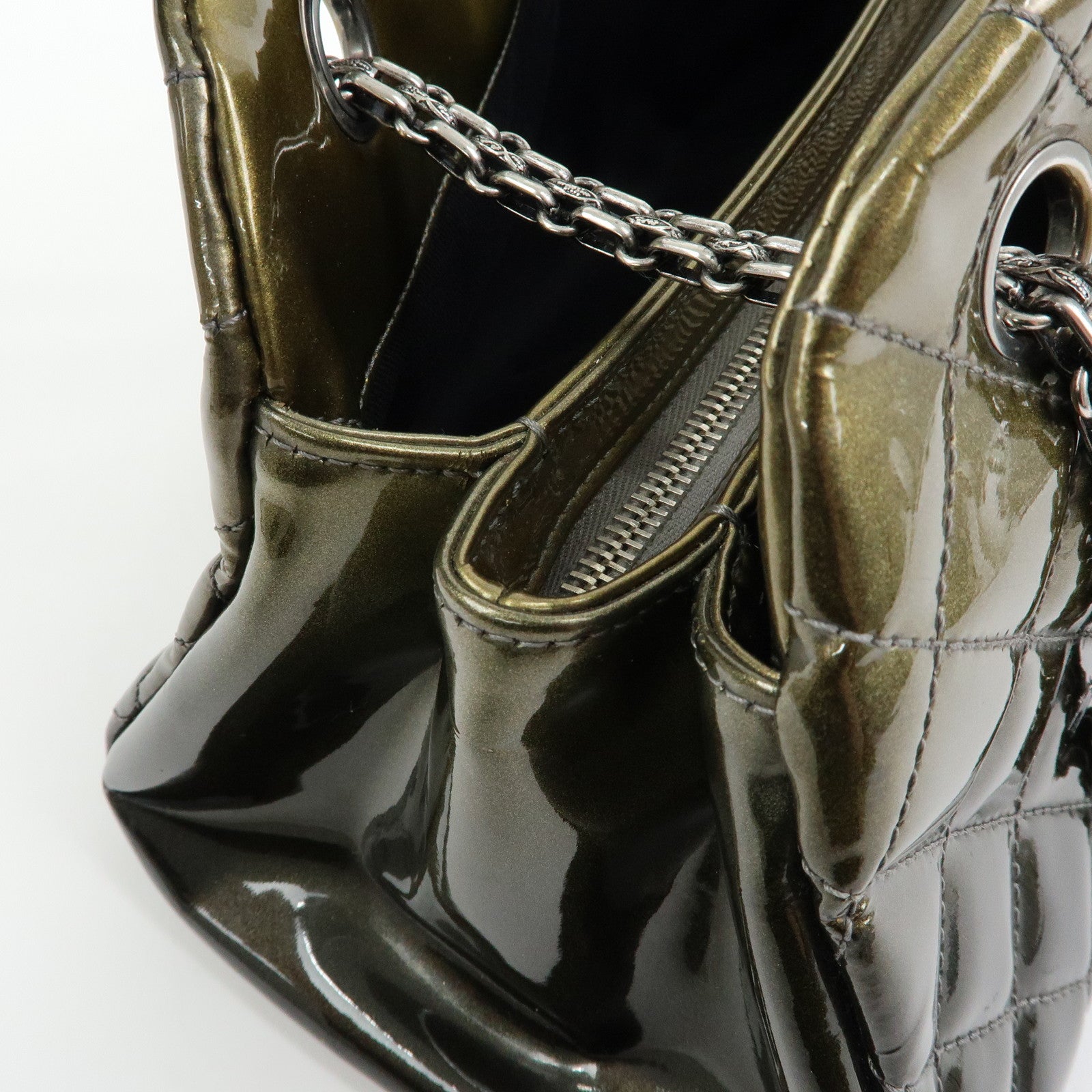 CHANEL Mademoiselle Matelasse Patent Leather Shoulder Bag A50557