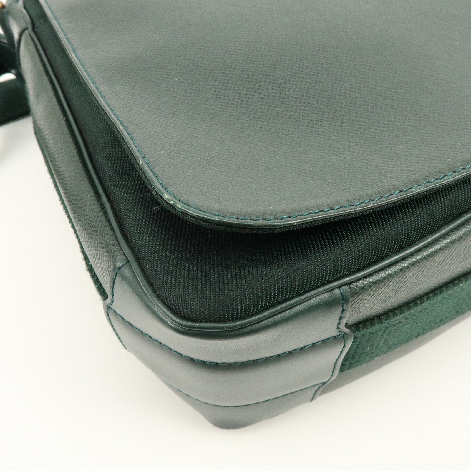 Louis Vuitton Taiga Victor Shoulder Bag Crossbody Bag Epicea M30144