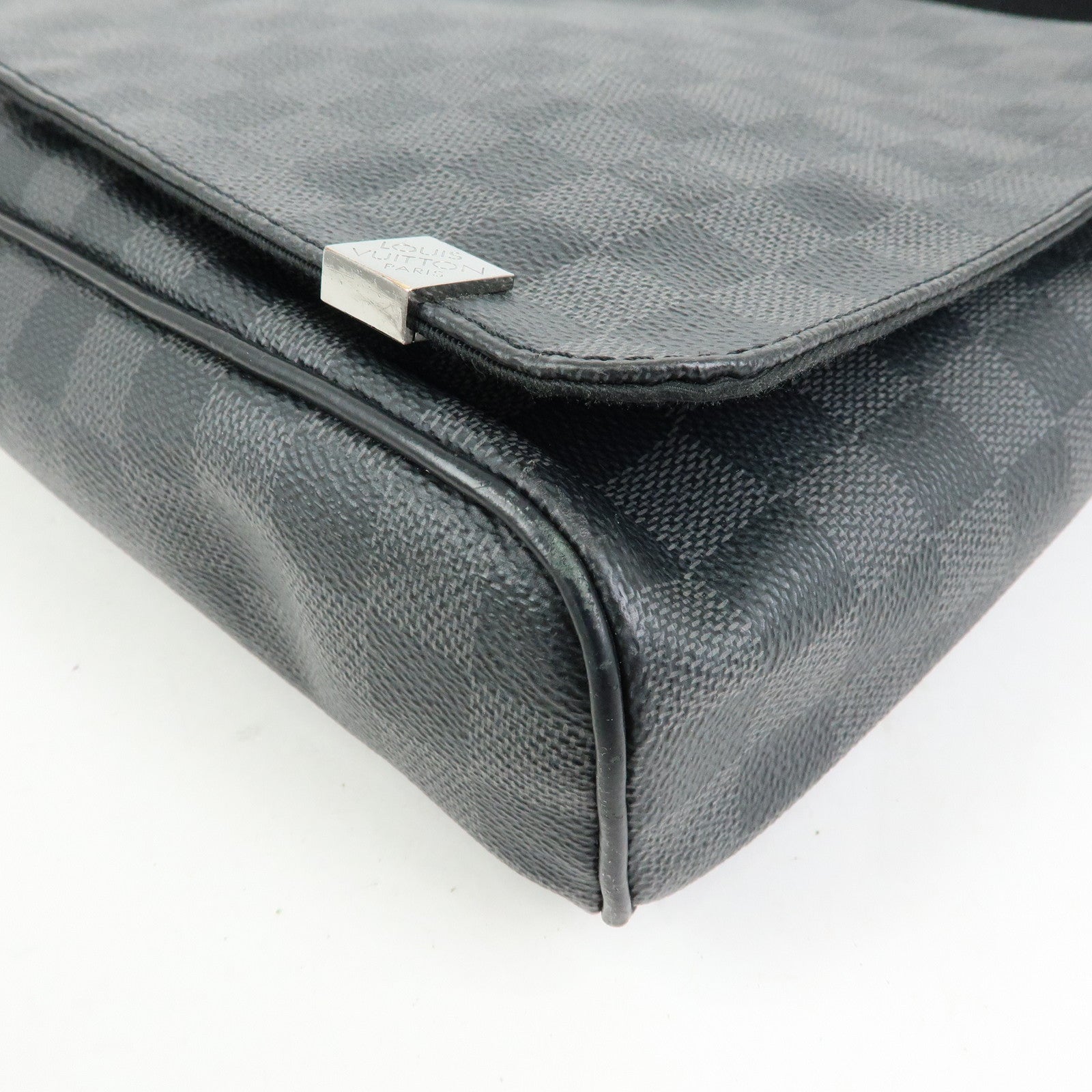 Louis Vuitton Damier Graphite District PM NM Crossbody Bag N41028