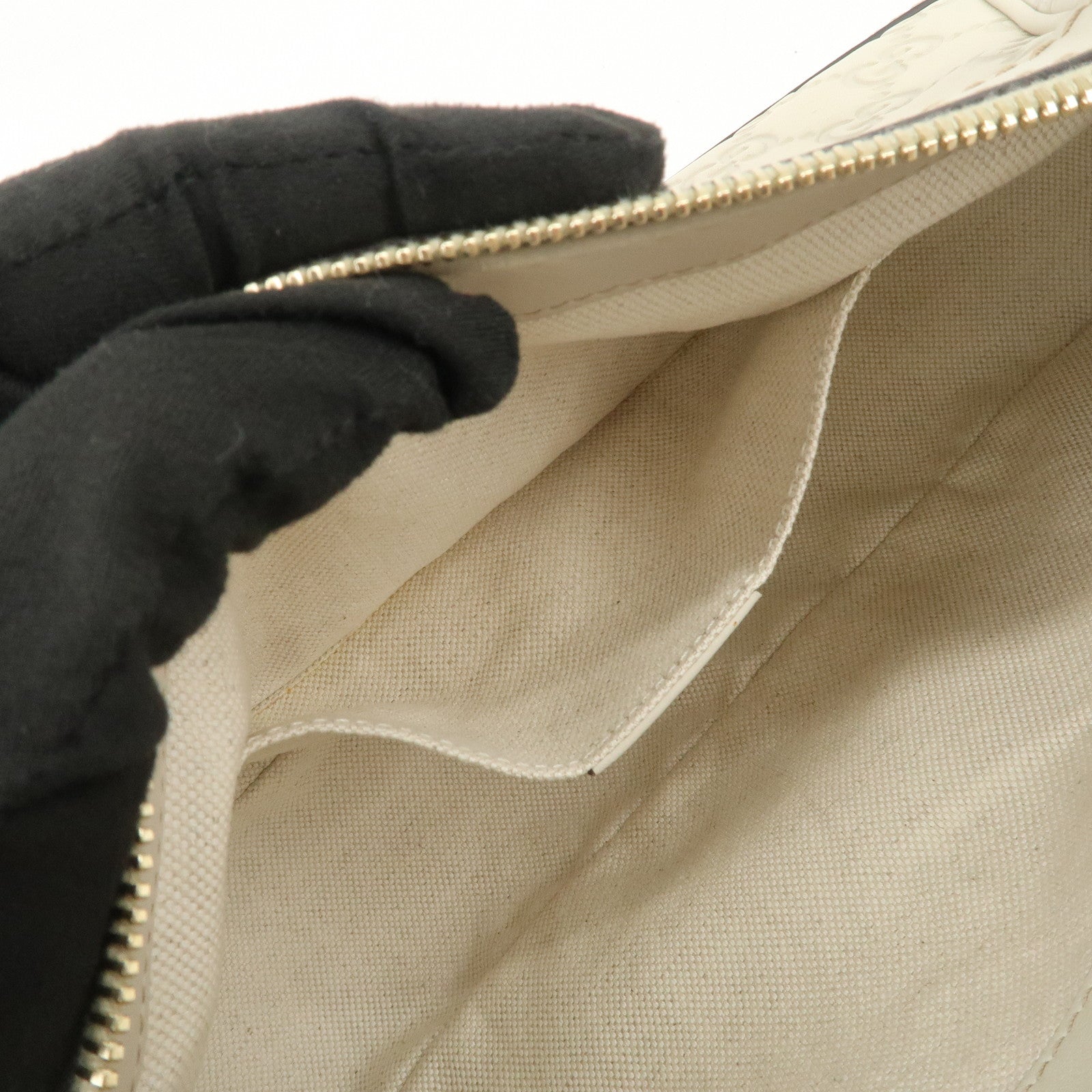 GUCCI Guccissima Mayfair Interlocking G Leather Shoulder Bag Ivory
