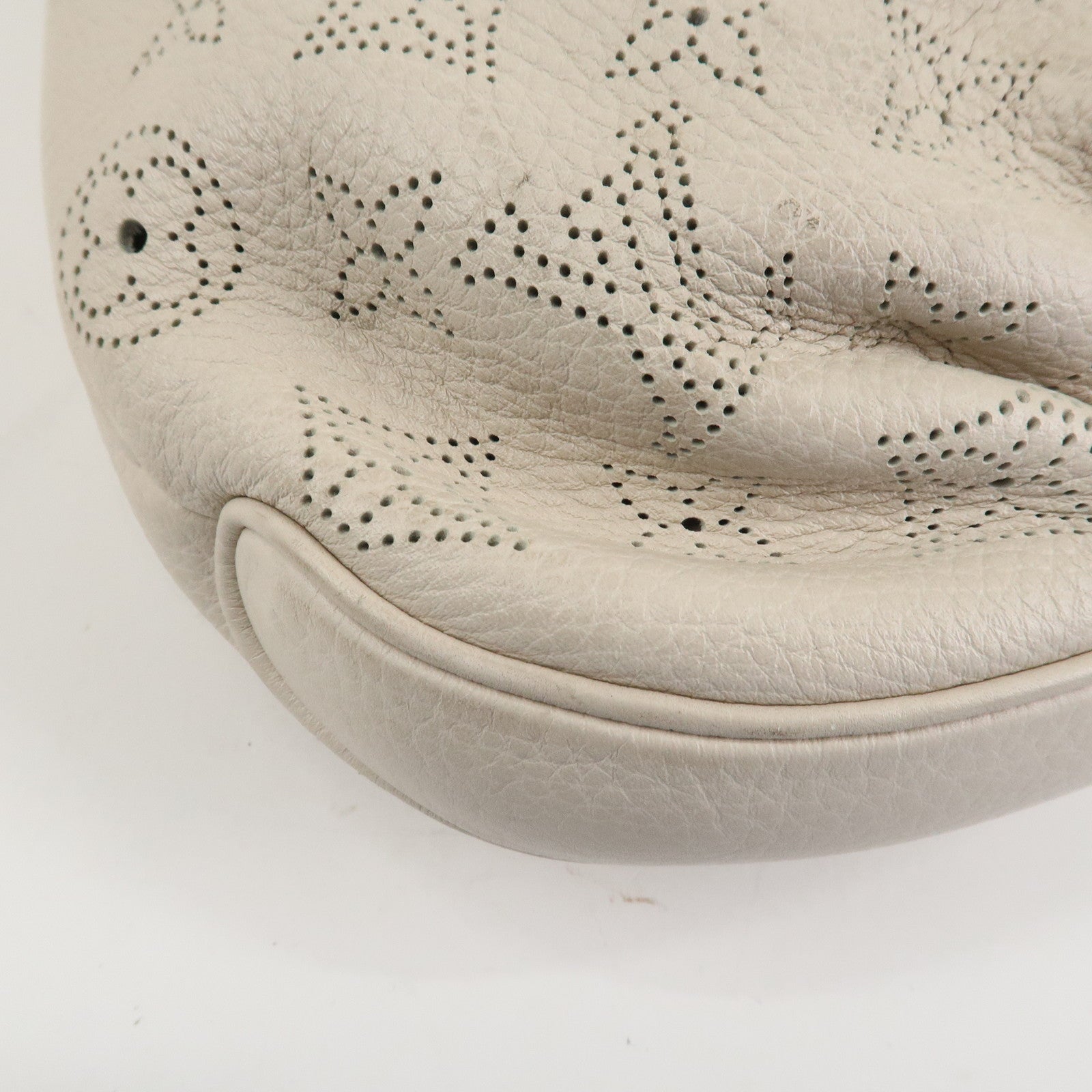 Louis Vuitton Monogram Mahina Selene PM Shoulder Bag Blanc M94275