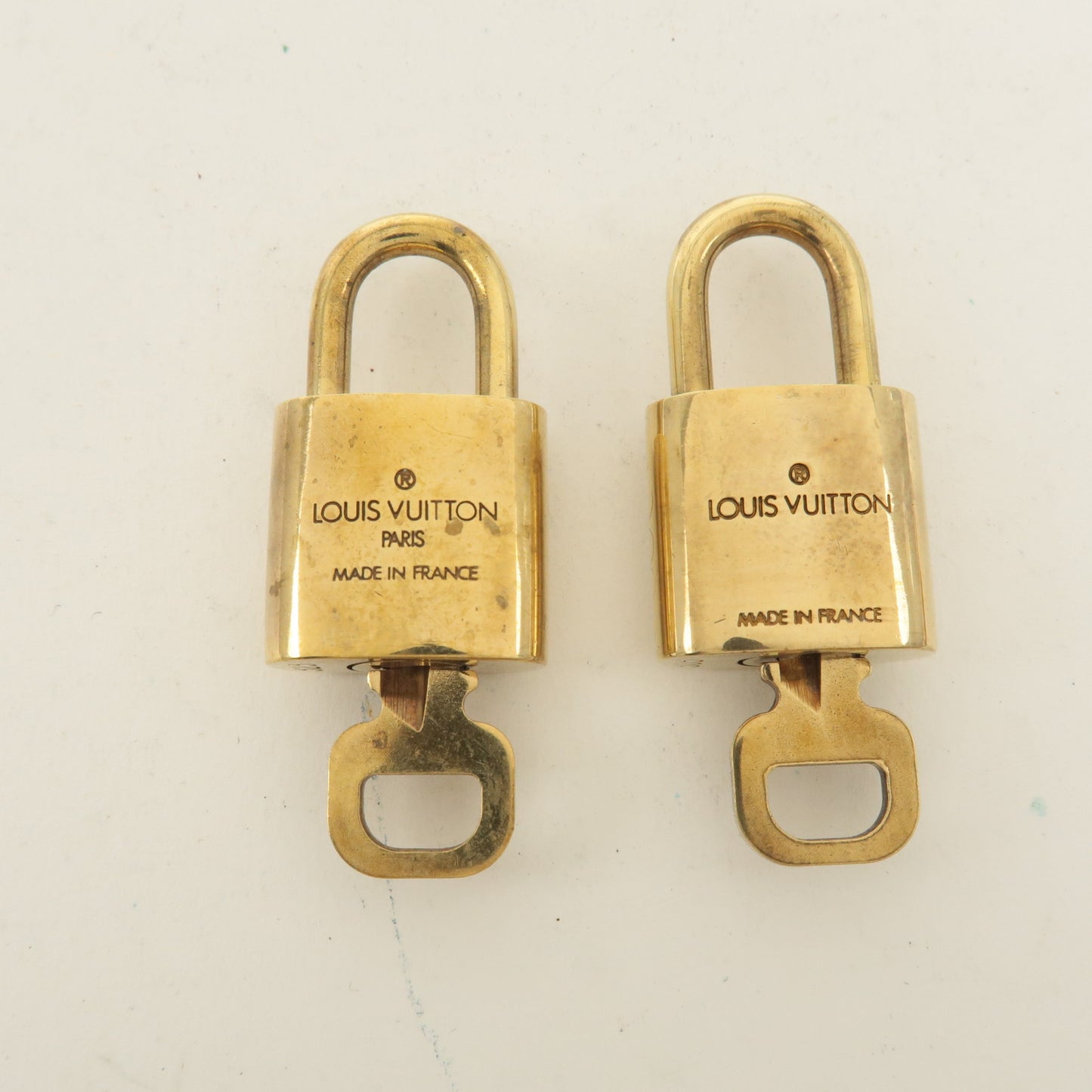 Louis Vuitton Set of 10 Lock & Key Cadena Key Lock Gold