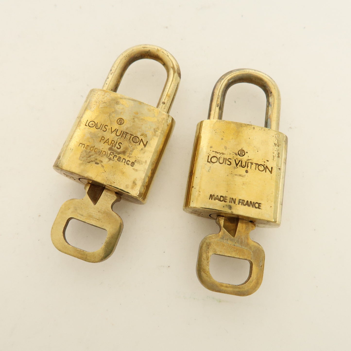 Louis Vuitton Set of 10 Lock & Key Cadena Key Lock Gold