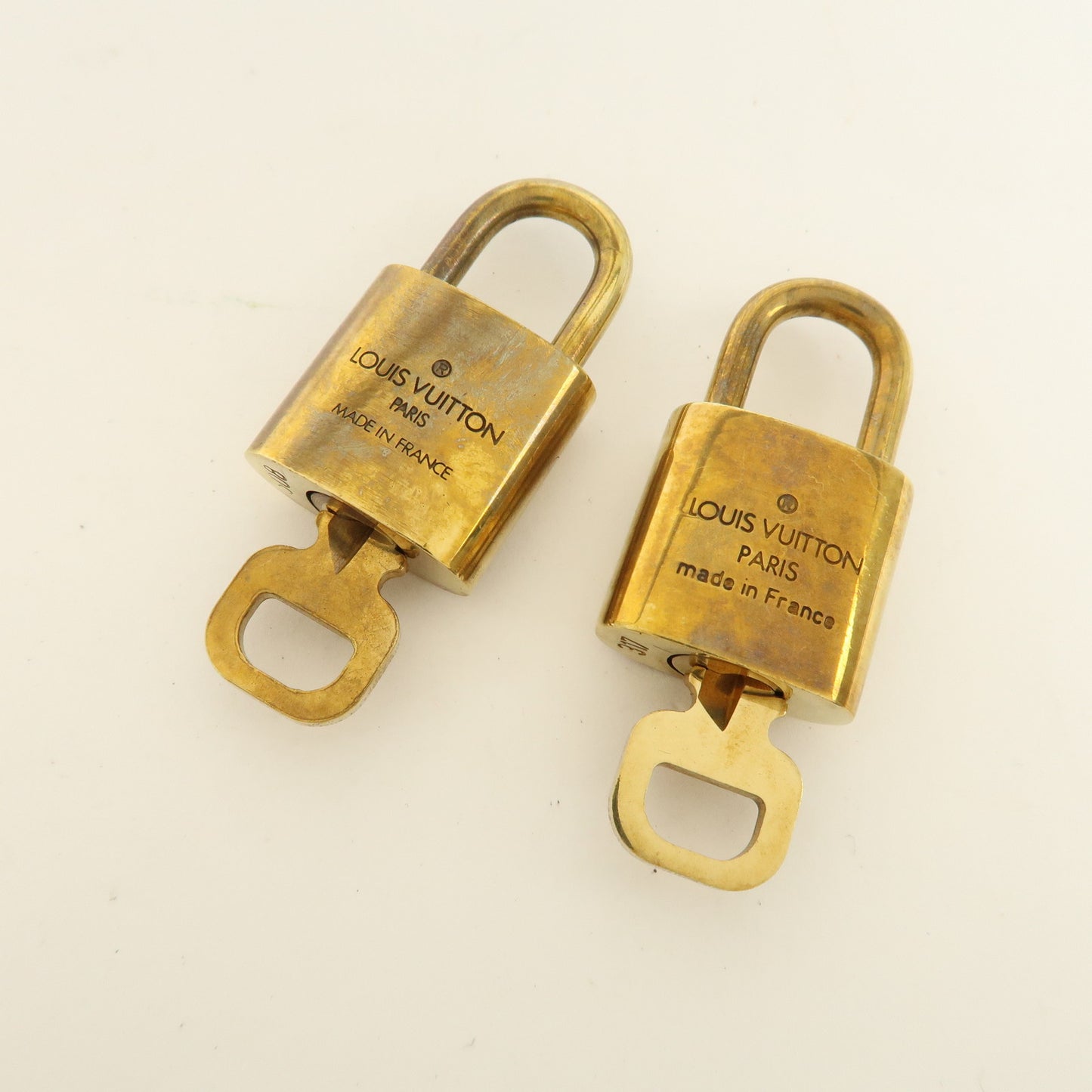 Louis Vuitton Set of 10 Lock & Key Cadena Key Lock Gold