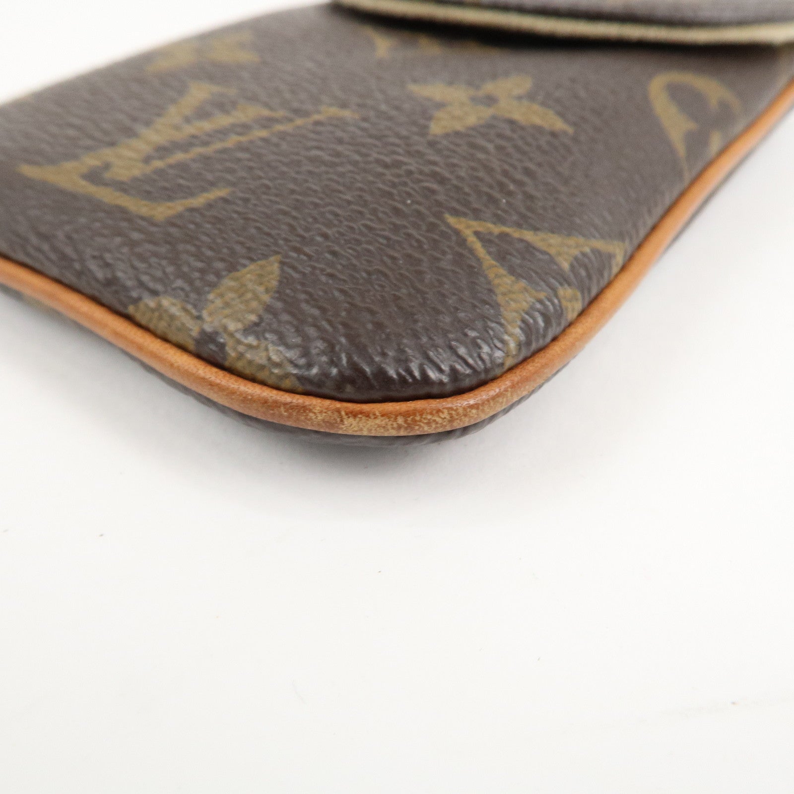 Louis Vuitton Monogram Etui Telefonne MM Brown M66546