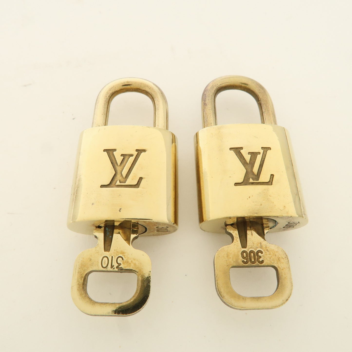 Louis Vuitton Set of 10 Lock & Key Cadena Key Lock Metal Gold