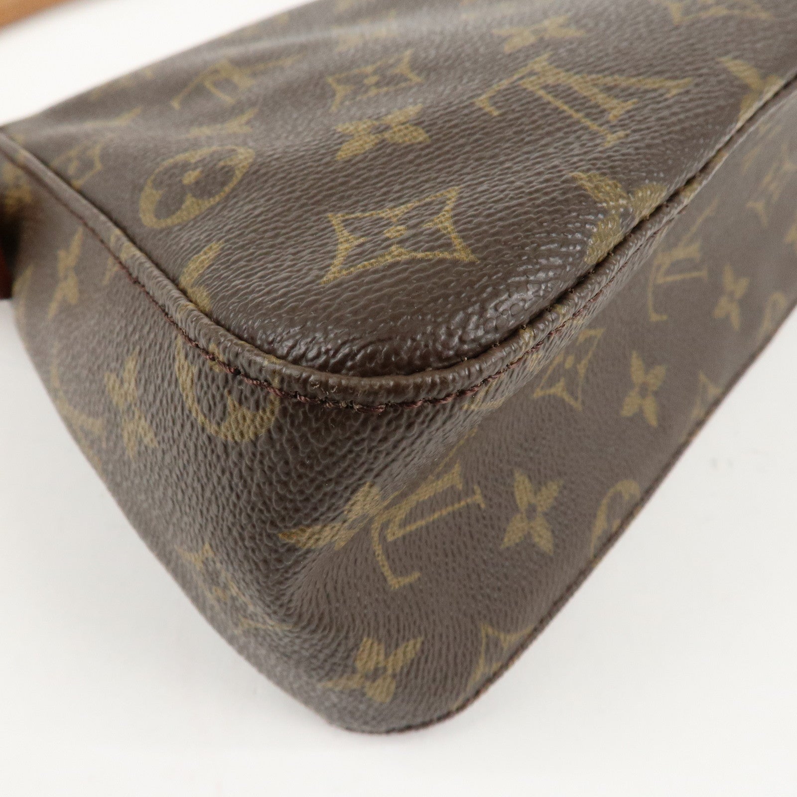 Louis Vuitton Monogram Mini Looping Shoulder Bag Hand Bag M51147