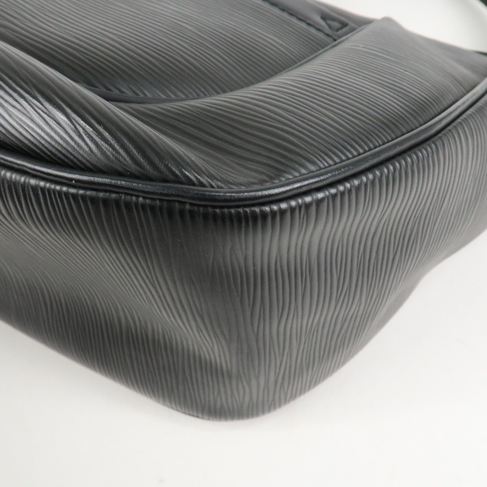 Louis Vuitton Epi Dannula MM Hand Bag Noir Black M59102 Used