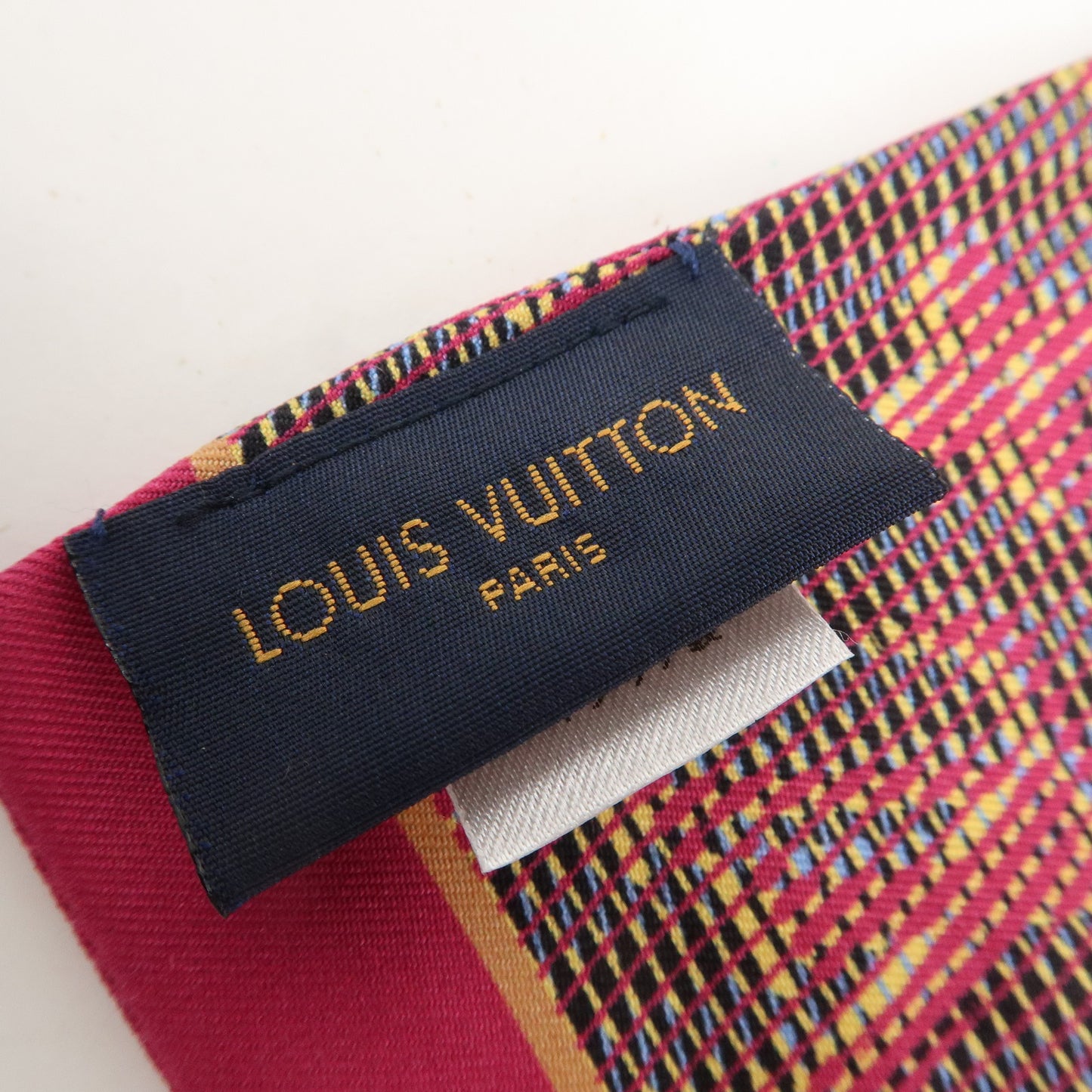 Louis Vuitton Pop Bandeau Silk 100% Scarf Fuchsia MP2499