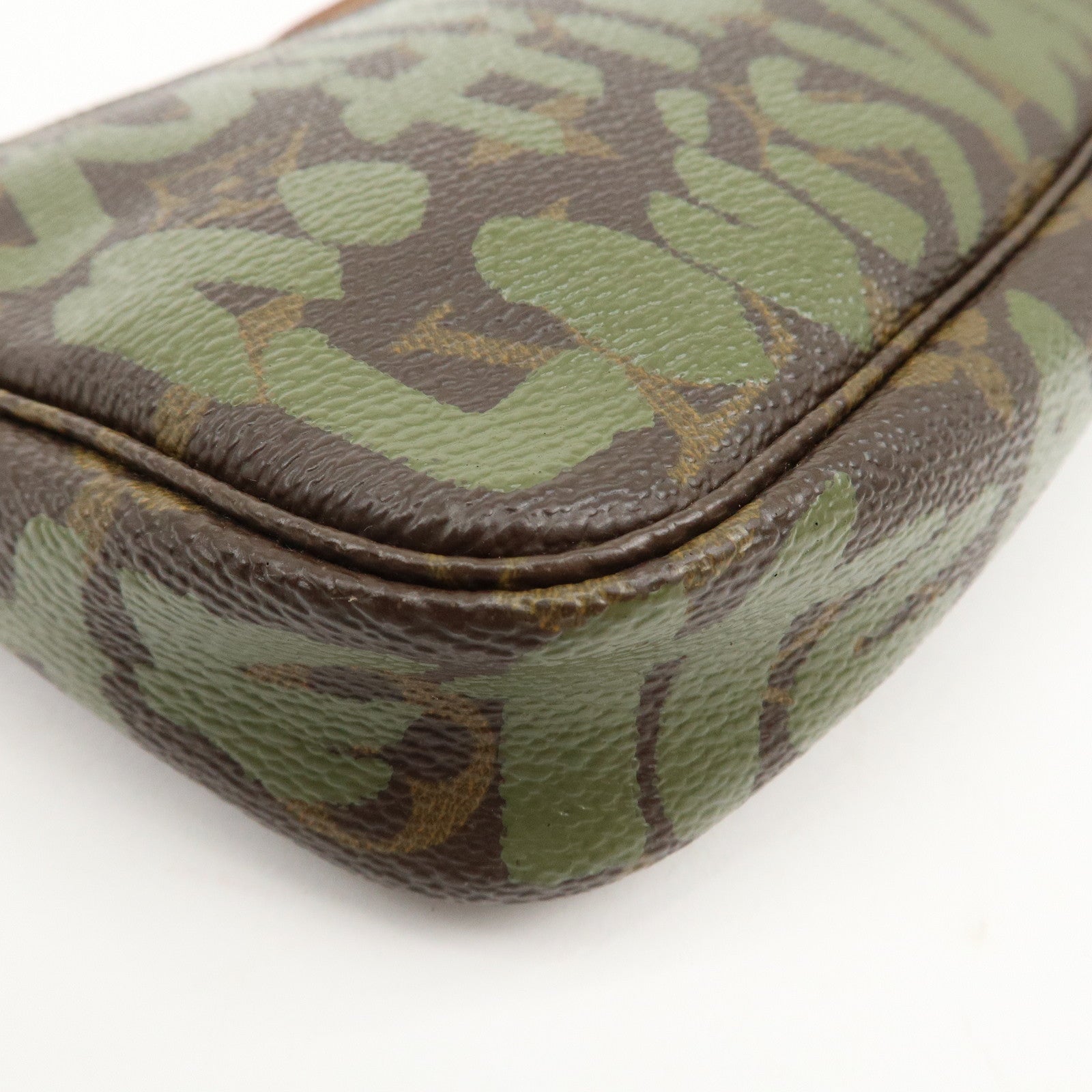 Louis Vuitton Monogram Graffiti Pochette Accessoires M92191