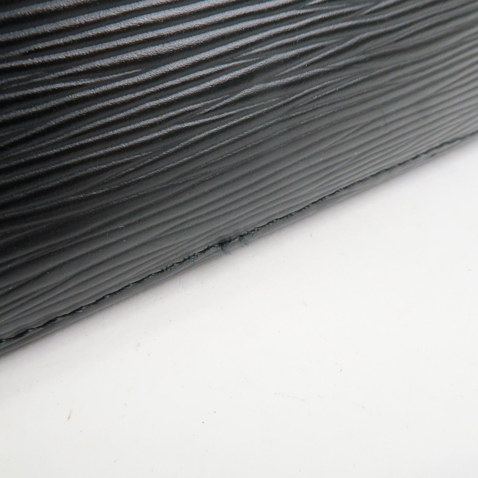 Louis Vuitton Epi Leather Sac D'epaule PM Bucket Bag Black M80157