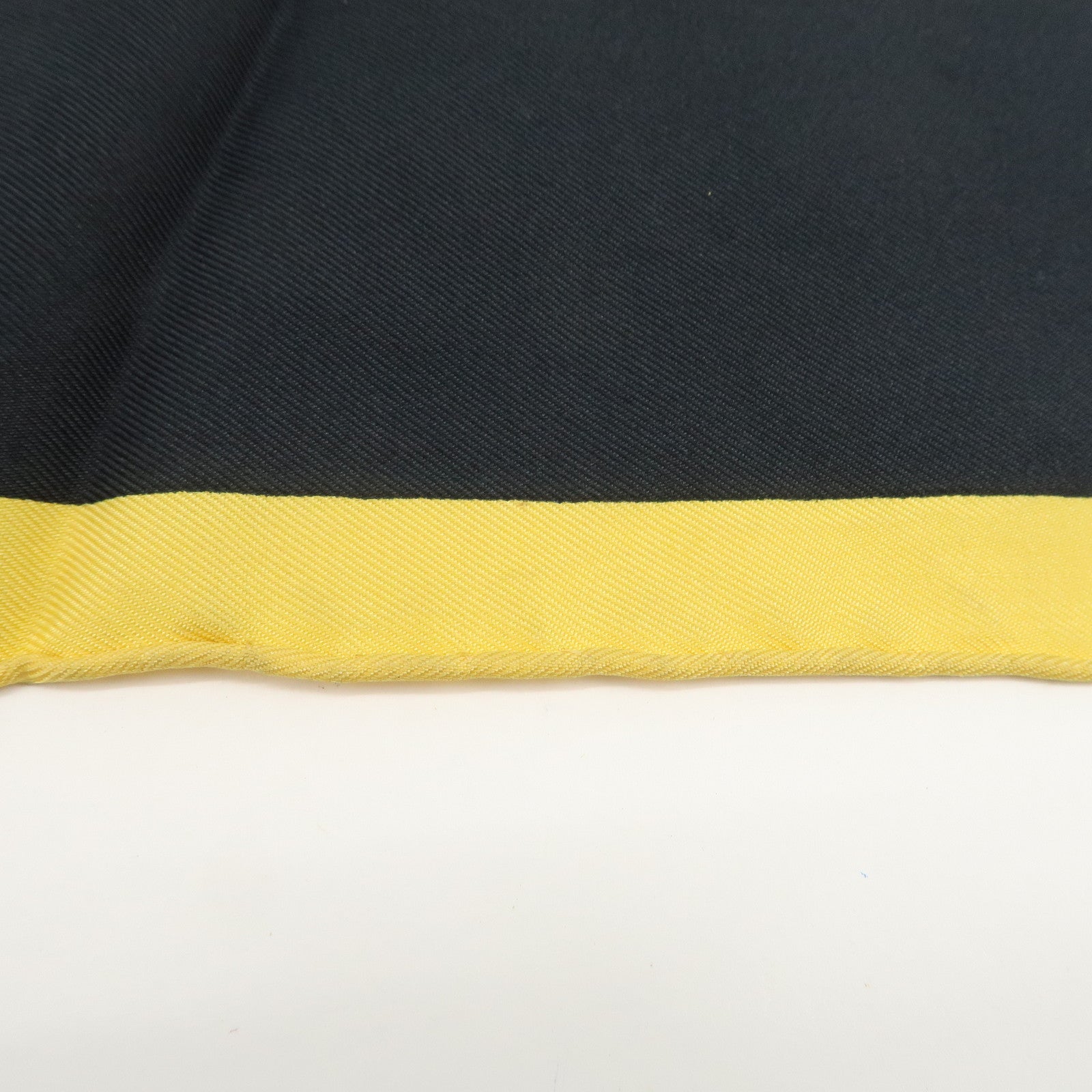 HERMES Carre 90 Silk 100% LES ARMES DE PARIS Scarf Black Gold