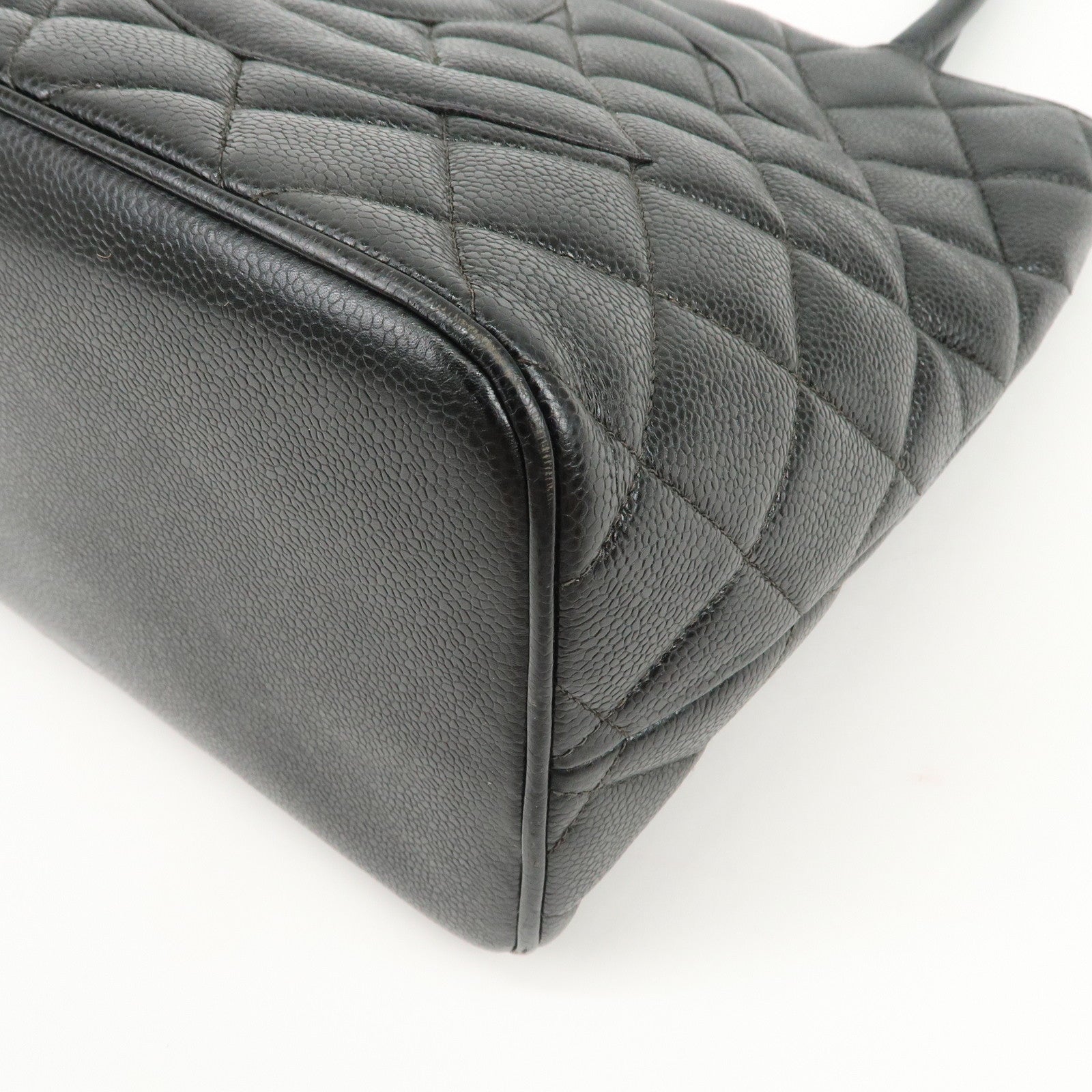 CHANEL Matelasse Caviarskin Medallion Tote Bag Hand Bag A01804