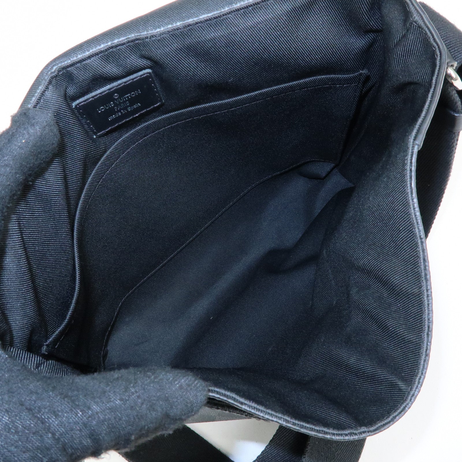 Louis Vuitton Damier Graphite District PM NM Crossbody Bag N41028