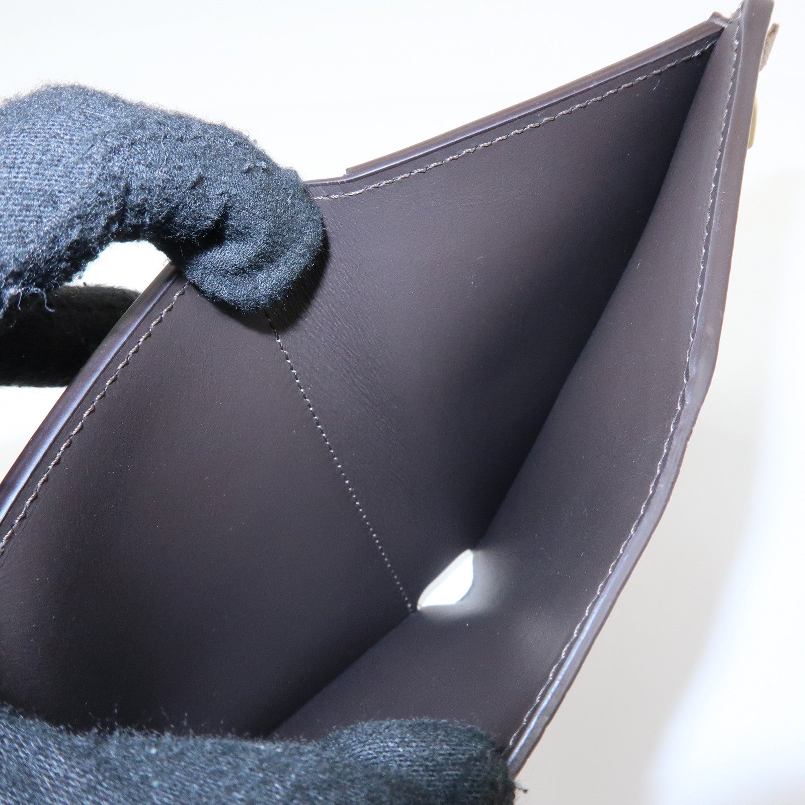 Louis Vuitton Portefeuille Capucines Compact Wallet Galet M62159
