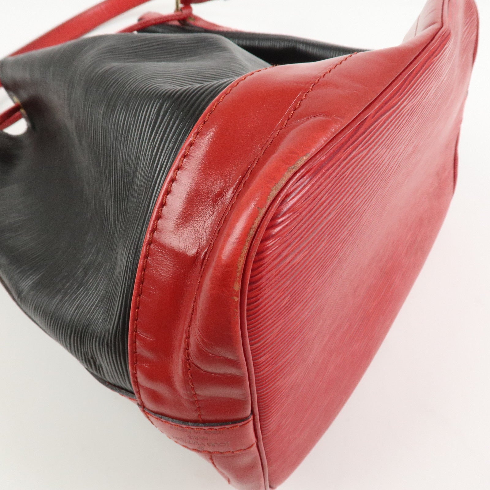 Louis Vuitton Epi Noe Shoulder Bag Noir Castilian Red M44017