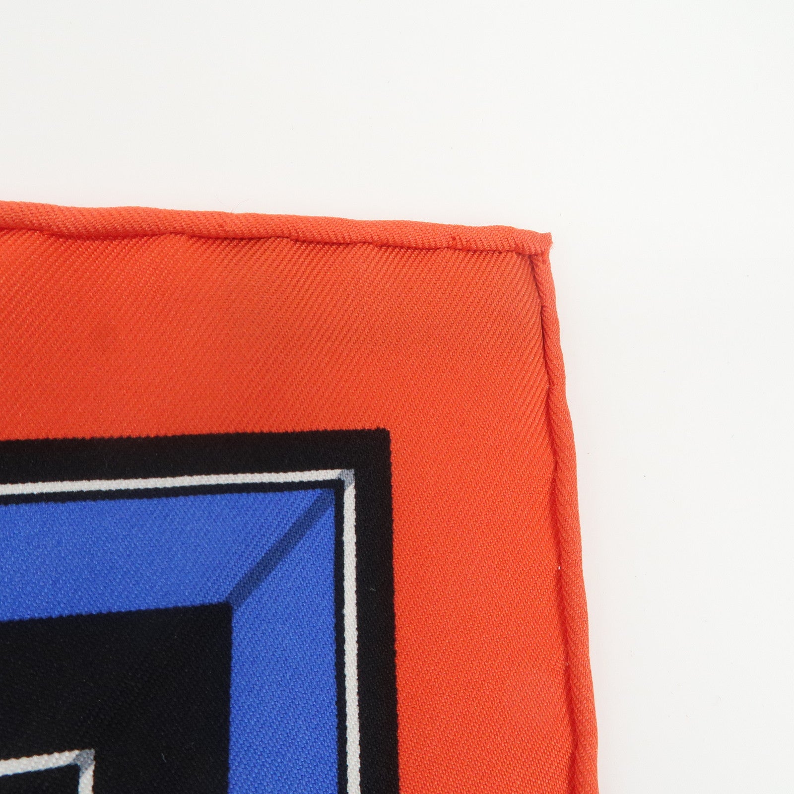 HERMES Carre 90 Silk 100% Couvertures et Tenues de Jour Scarf Red