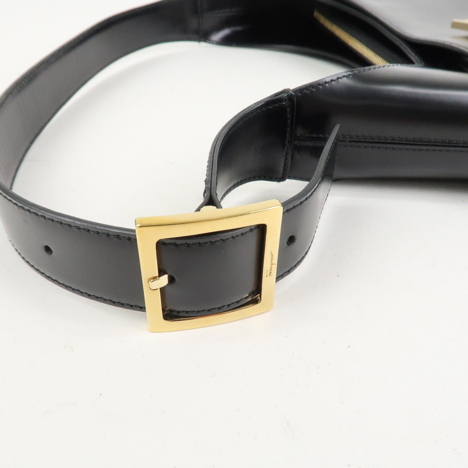 Ferragamo Gancini Logo Leather Shoulder Bag Hand Bag Black