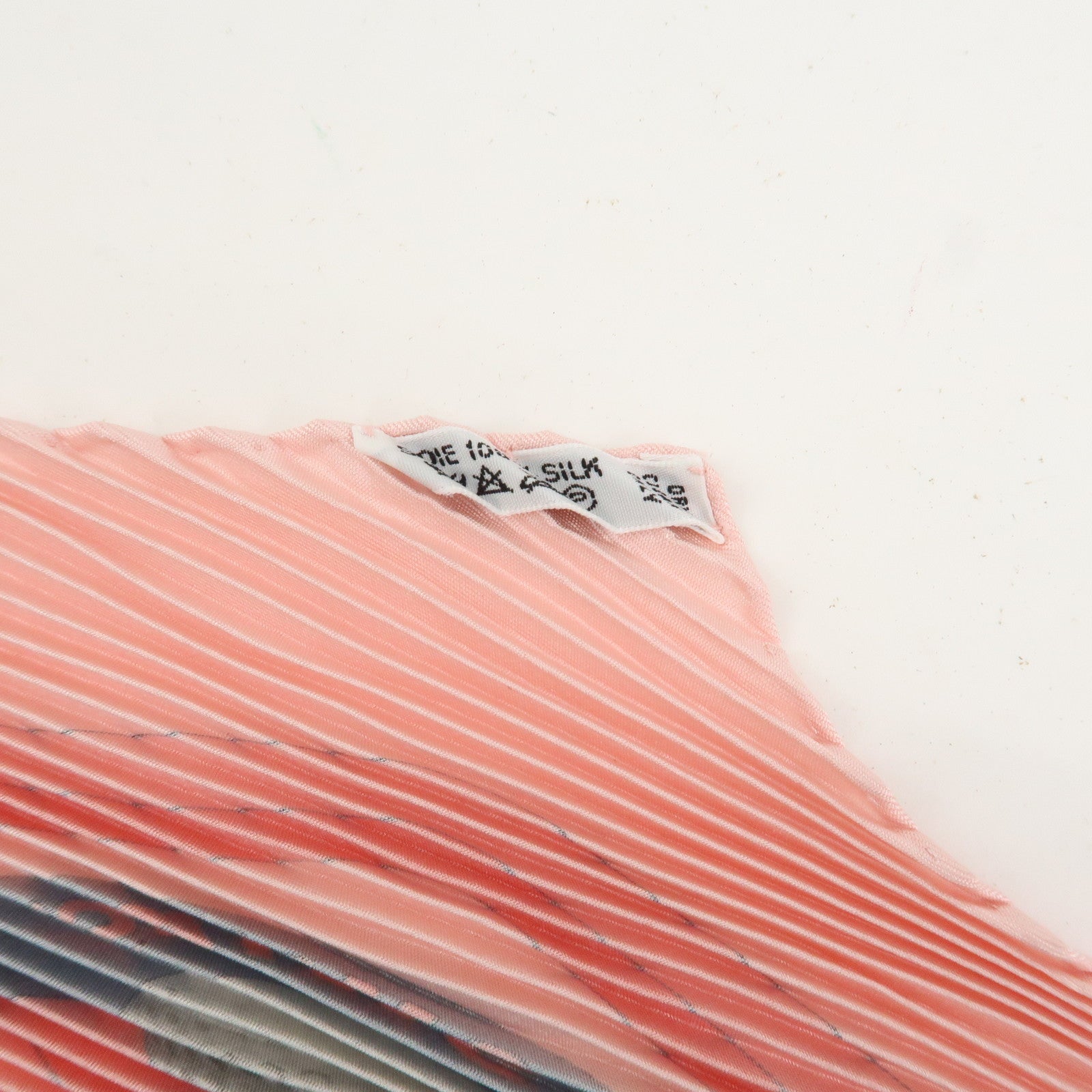 HERMES Pleated Carré Swing Silk 100% Scarf Golf Pattern Pink Gray