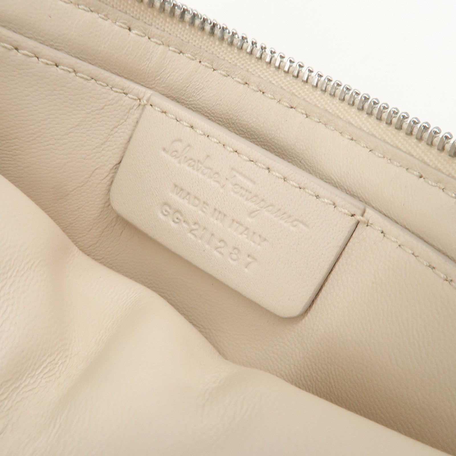 Ferragamo Vara Ribbon Leather Chain Shoulder Bag Hand Bag Ivory