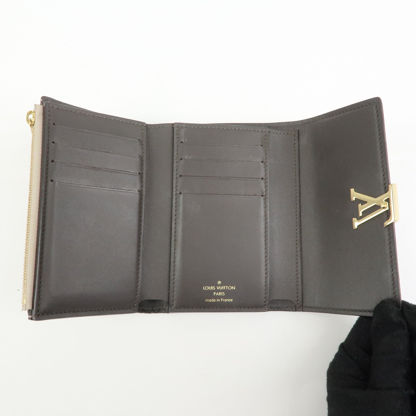 Louis Vuitton Portefeuille Capucines Compact Wallet Galet M62159