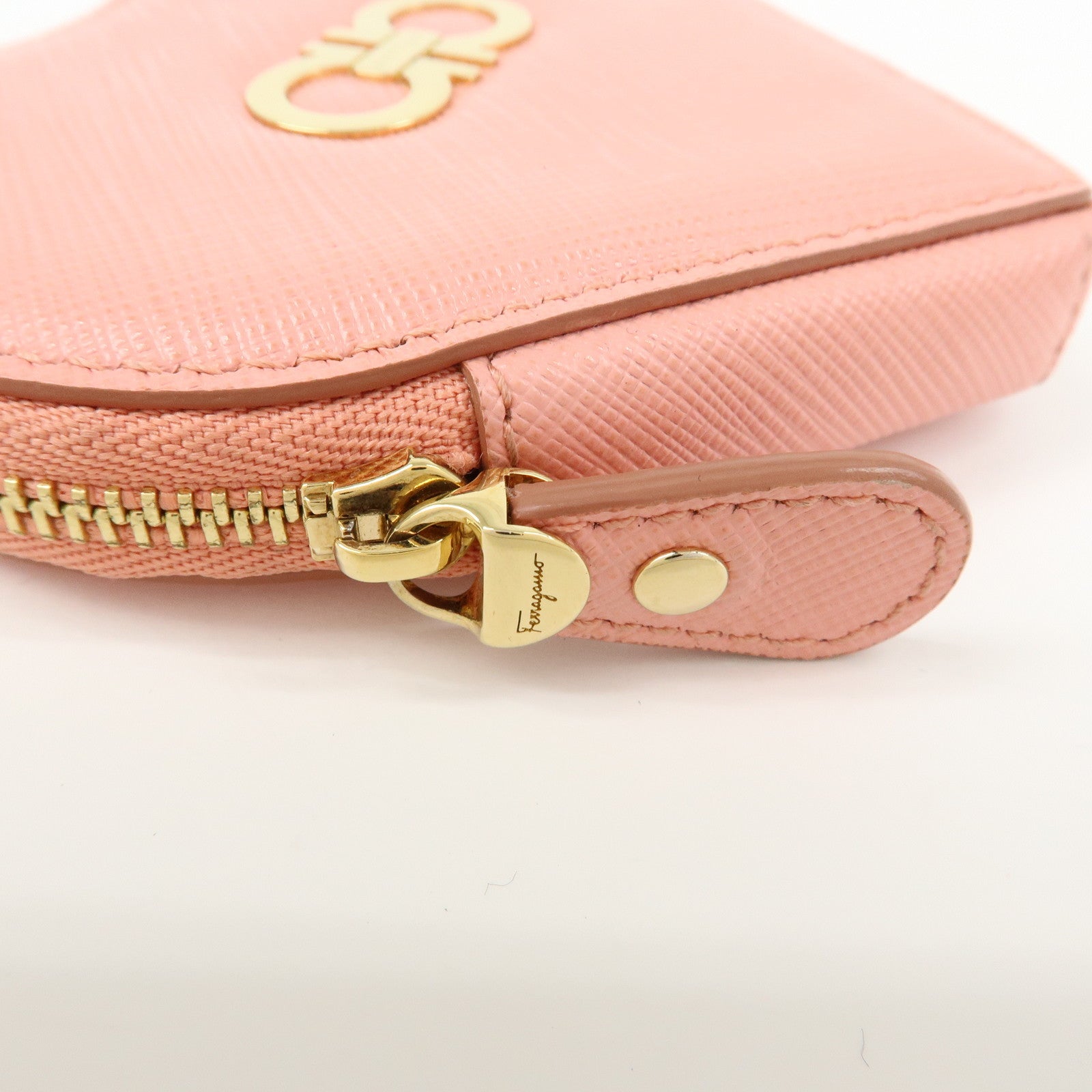 Ferragamo Gancini Leather Heart Motif Coin Case Pink