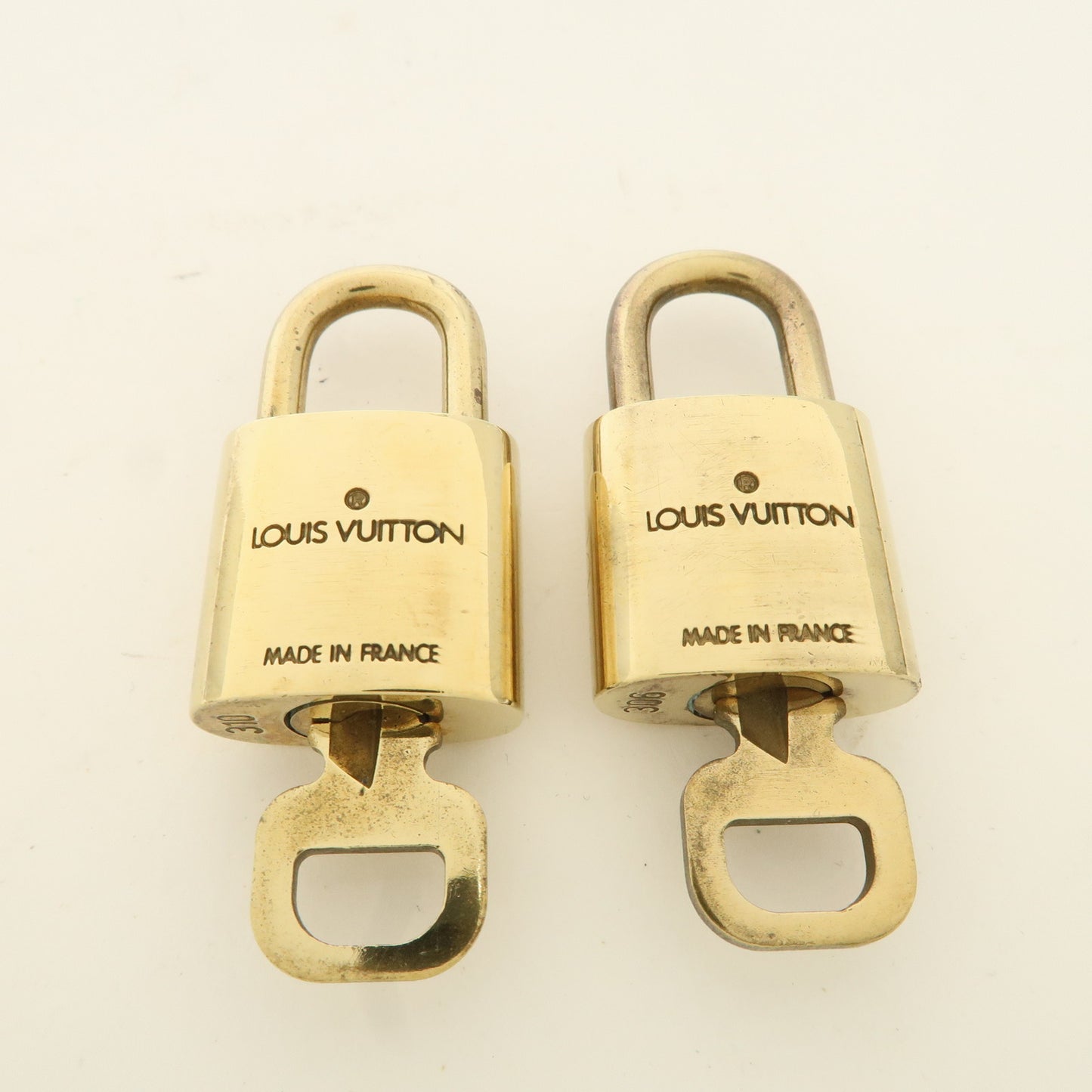 Louis Vuitton Set of 10 Lock & Key Cadena Key Lock Metal Gold