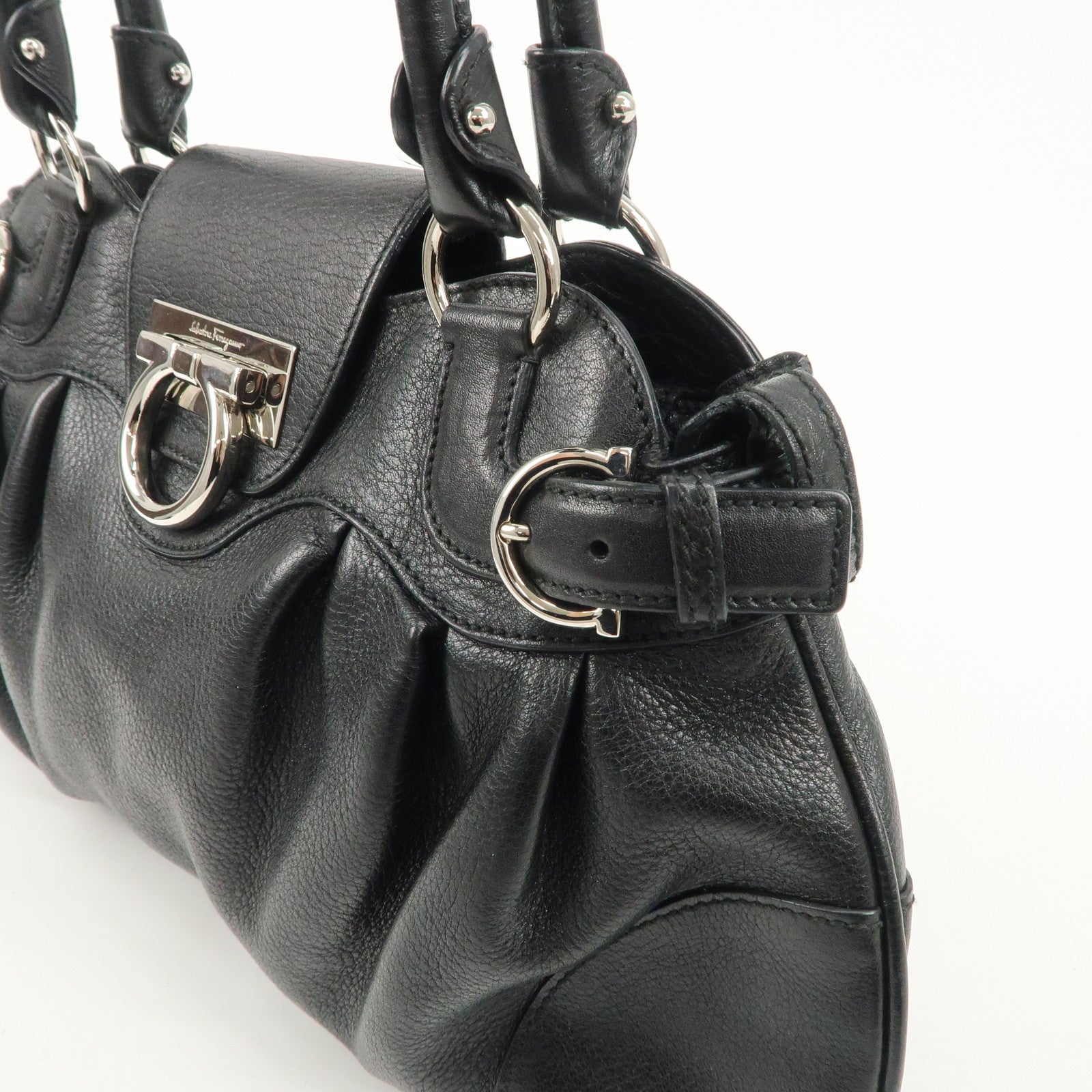 Ferragamo Gancini Leather Shoulder bag Hand Bag Black AU-21/6317 Used