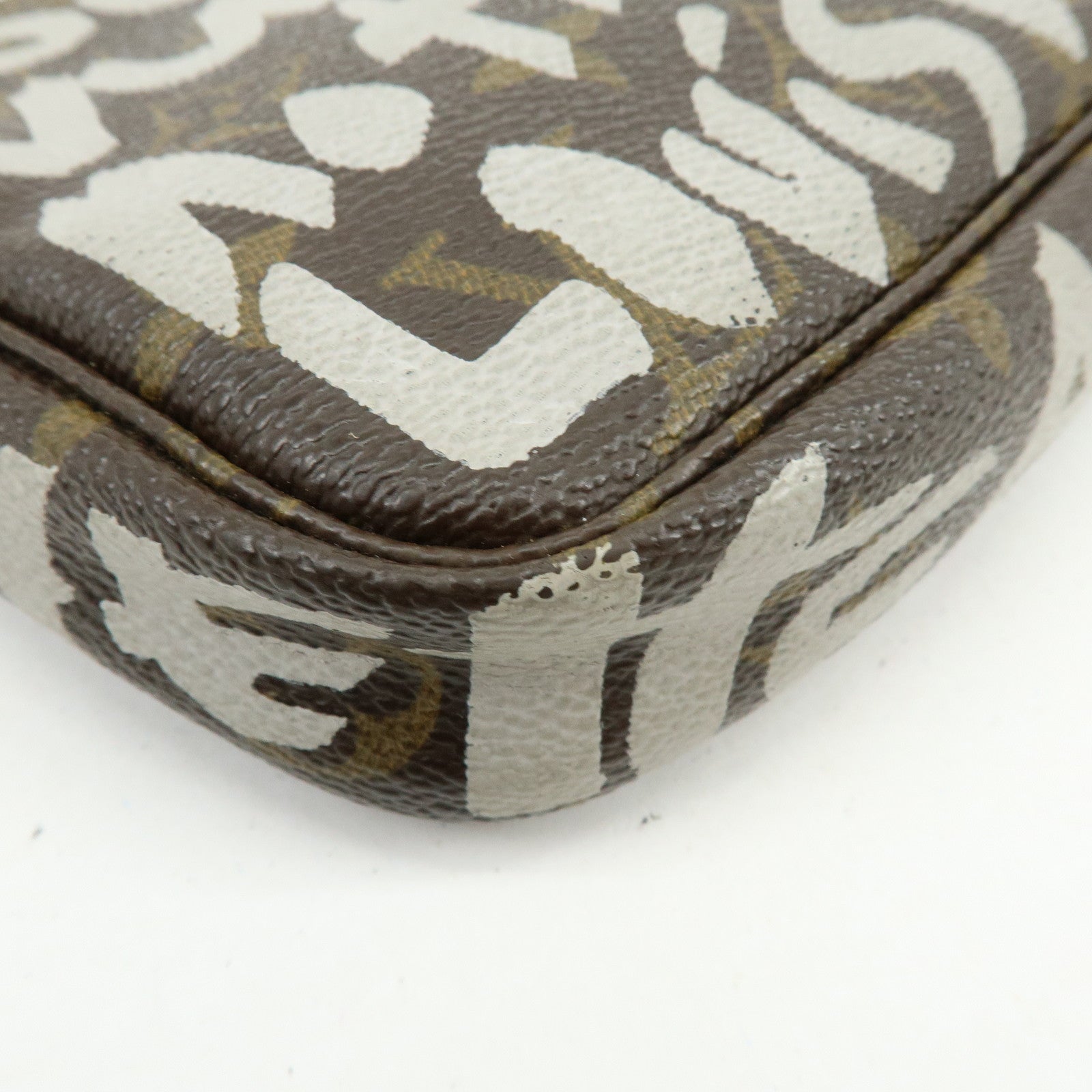 Louis Vuitton Monogram Graffiti Pochette Accessoires Pouch M92192