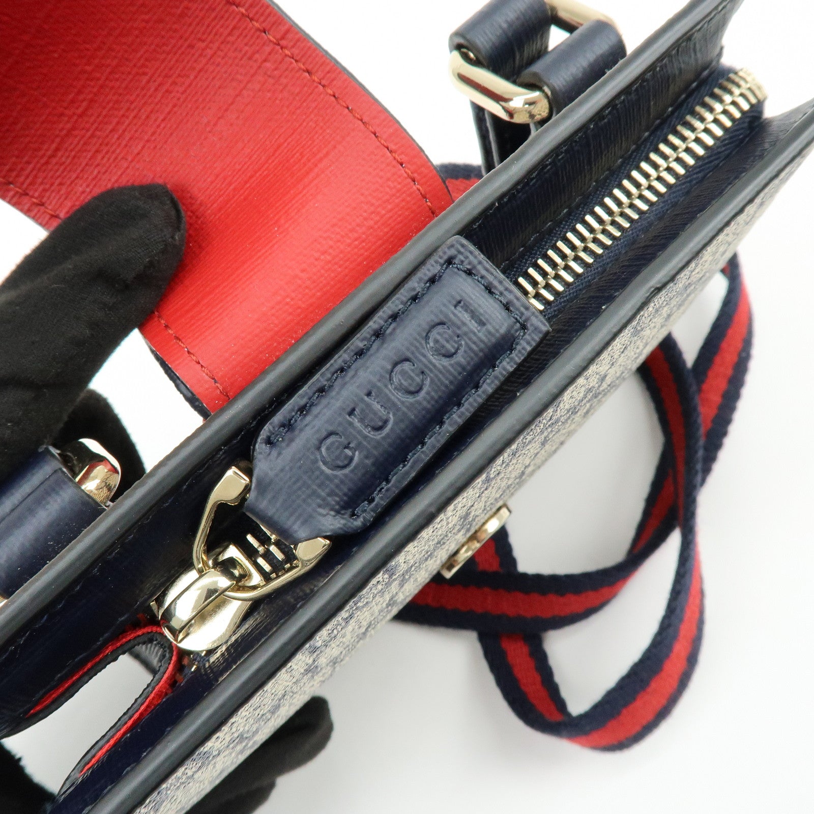 GUCCI Sherry Heart GG Supreme Shoulder Bag Beige Navy 293830