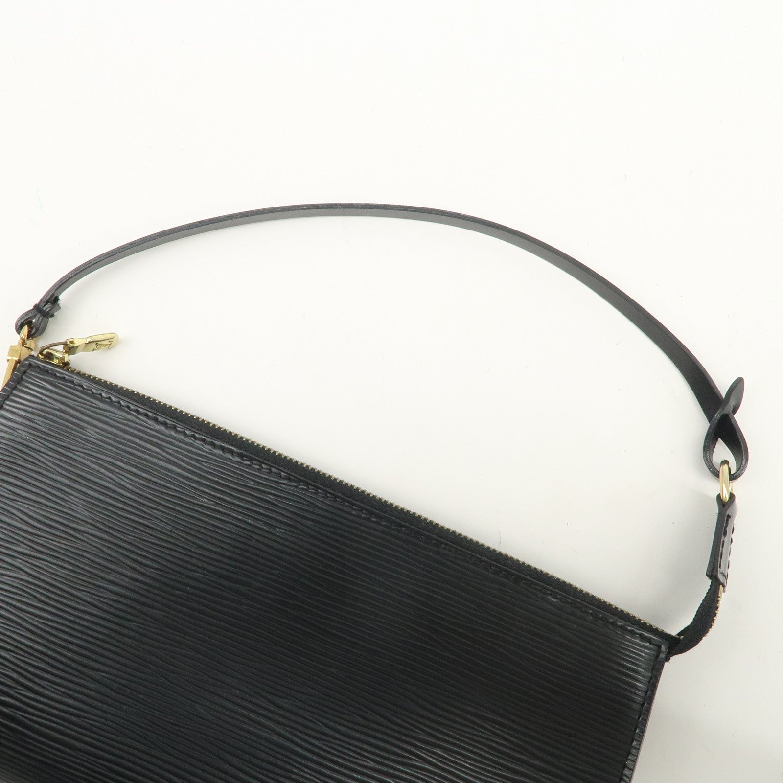Louis Vuitton Epi Pochette Accessoires Hand Bag Noir M52942