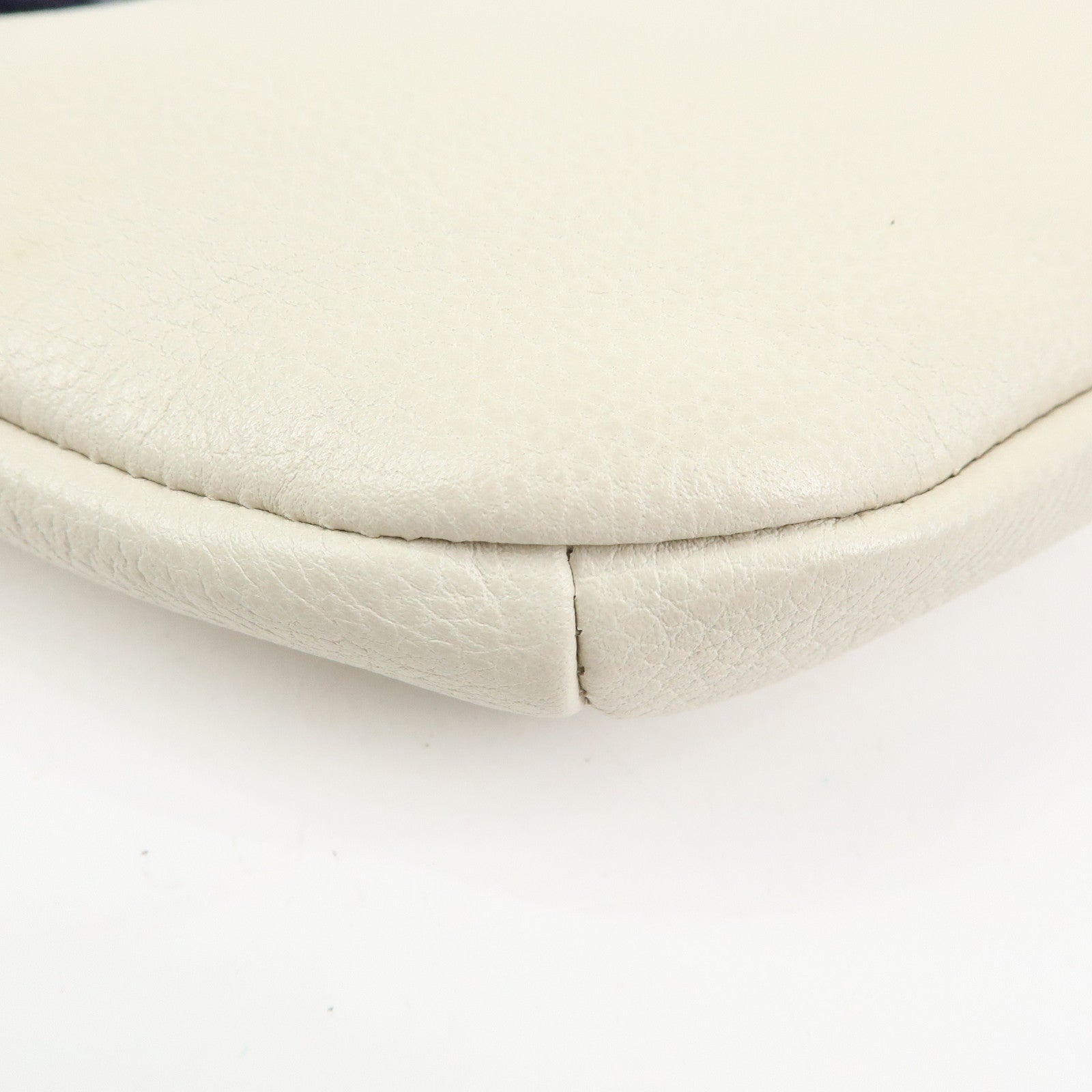 GUCCI Sherry Leather Waist Pouch Body Bag White 527792