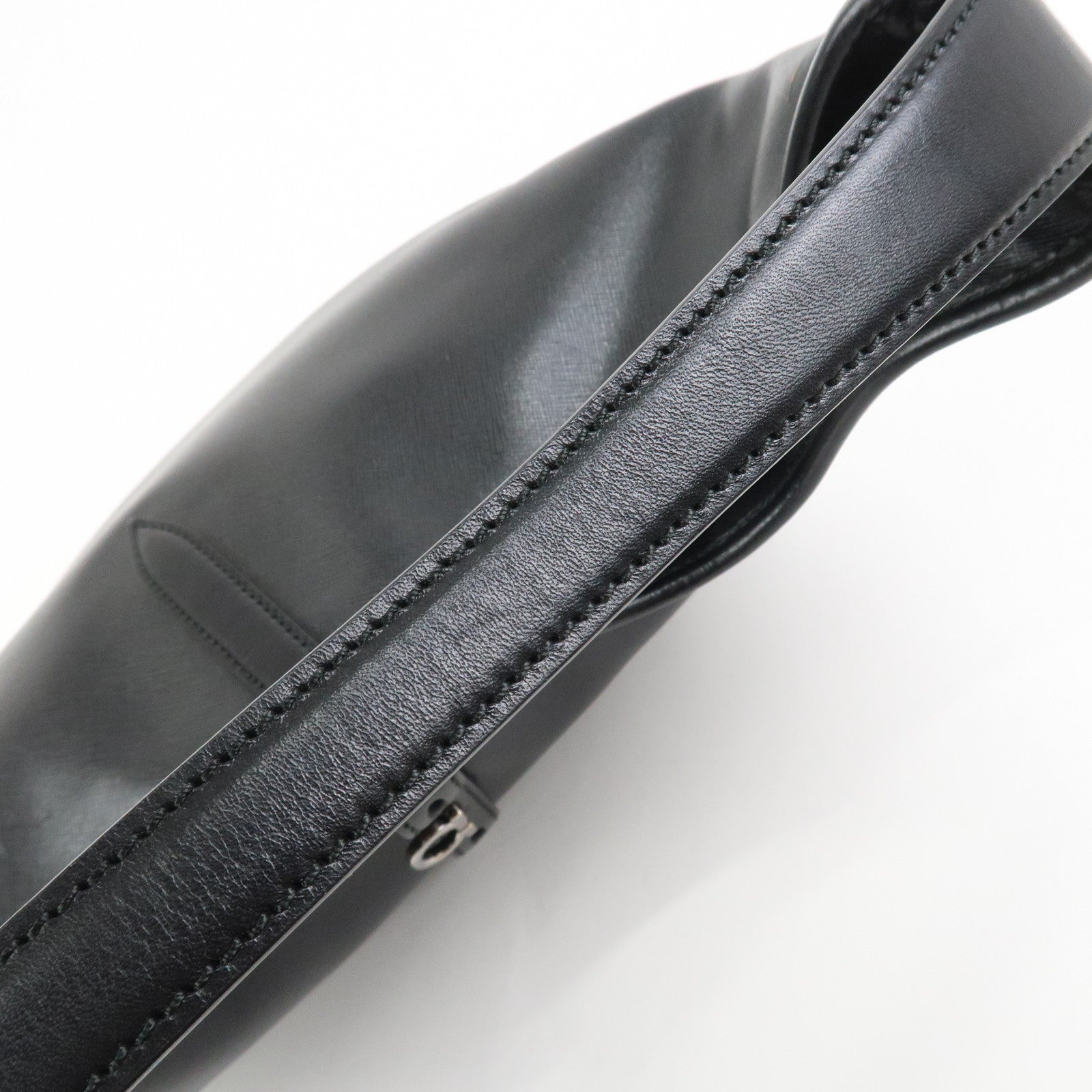 Ferragamo Gancini Leather Shoulder Bag Hand Bag Black EE-21 C660