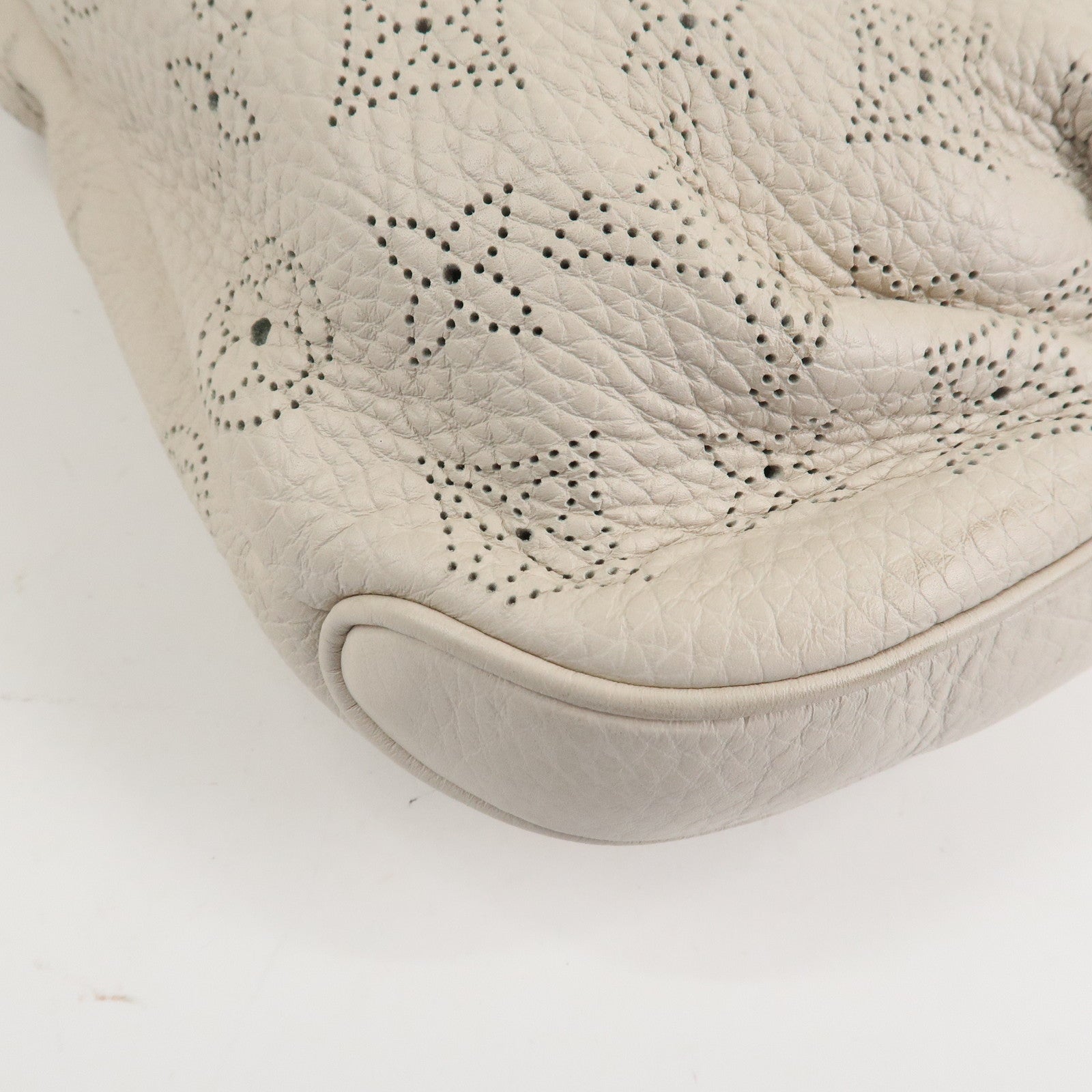 Louis Vuitton Monogram Mahina Selene PM Shoulder Bag Blanc M94275