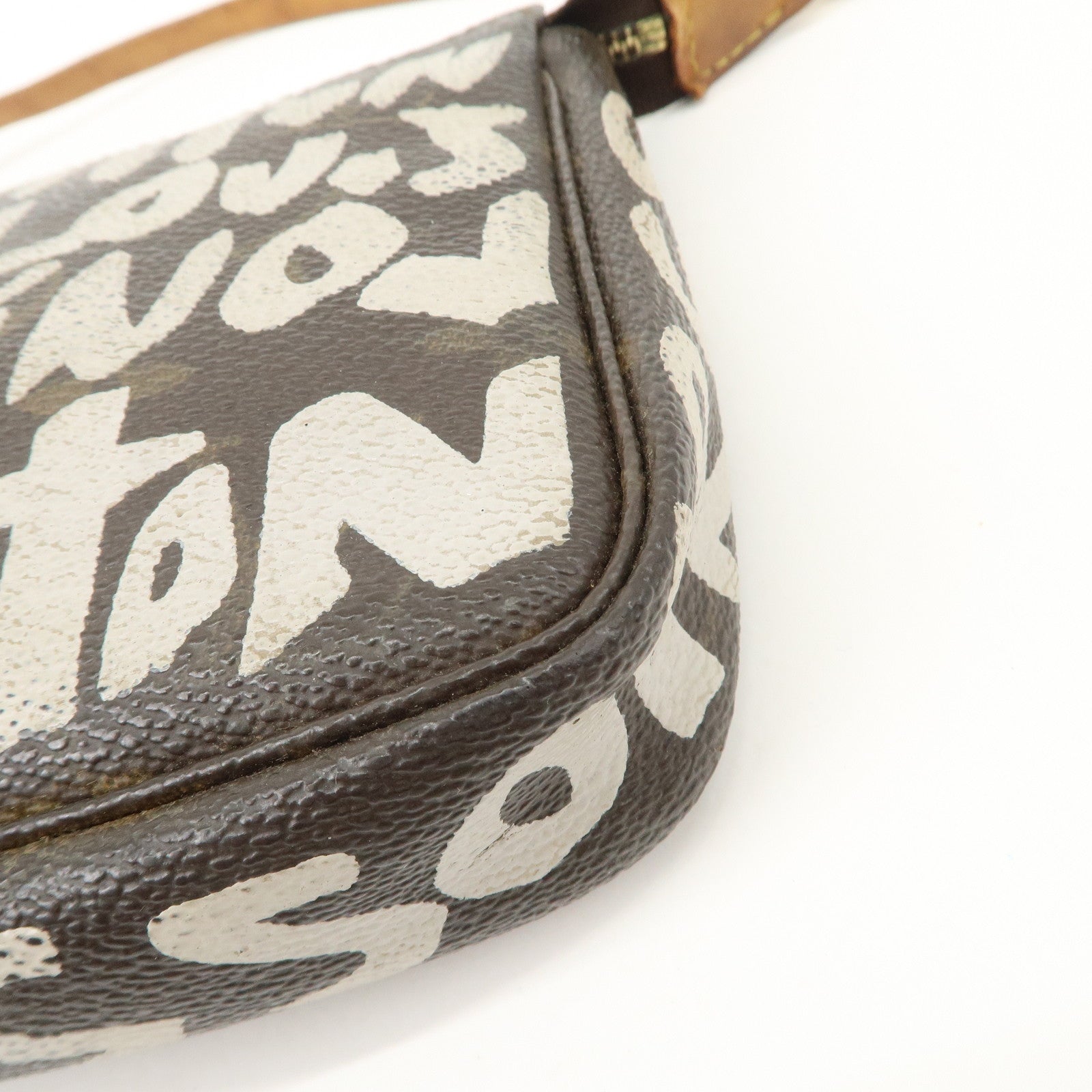 Louis Vuitton Monogram Graffiti Pochette Accessoires M92192