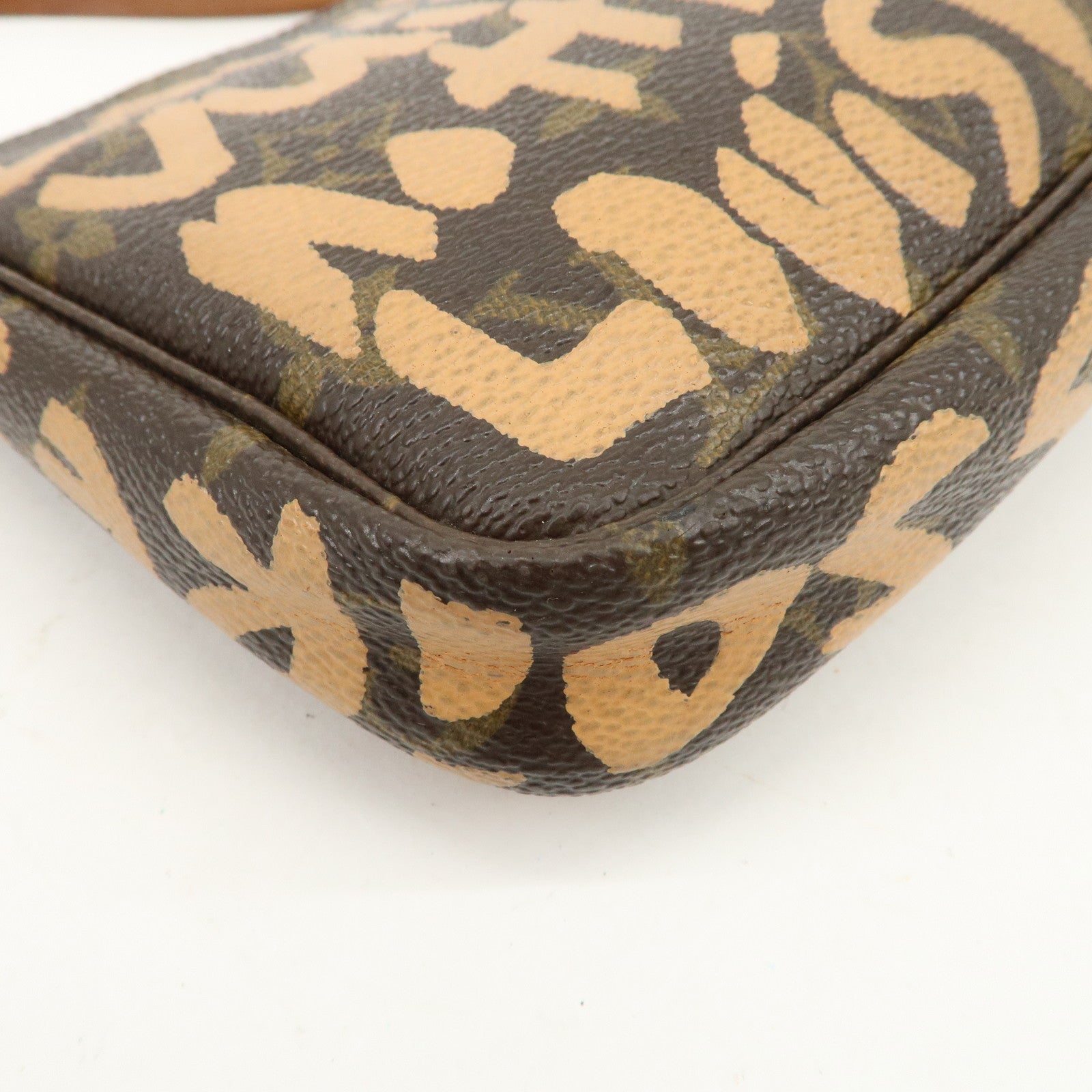 Louis Vuitton Monogram Graffiti Pochette Accessoires Peach M92193