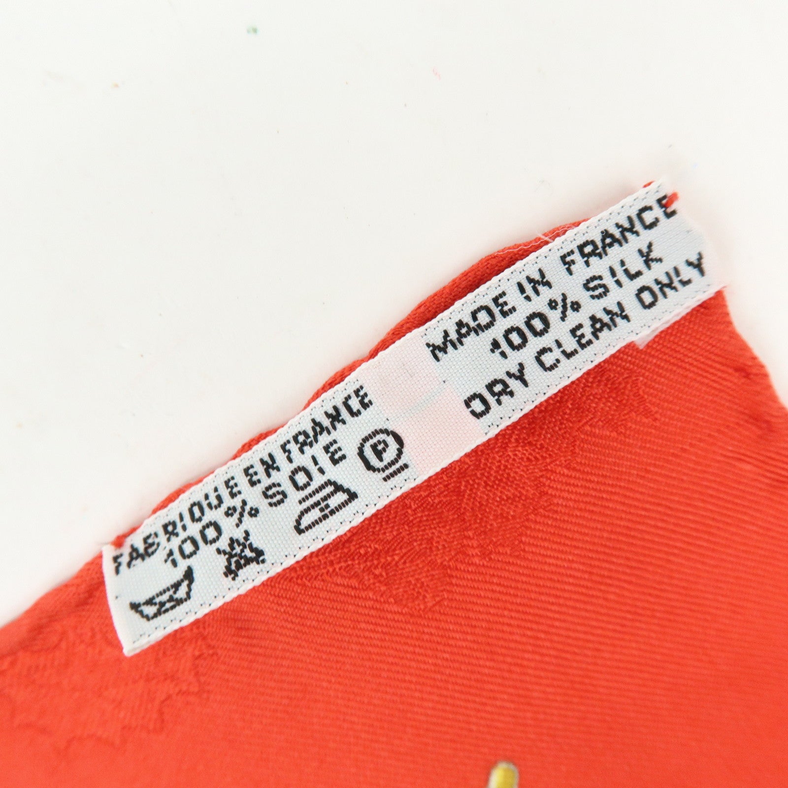 HERMES Carre 90 100% Silk Plumes et Grelots Scarf White Red