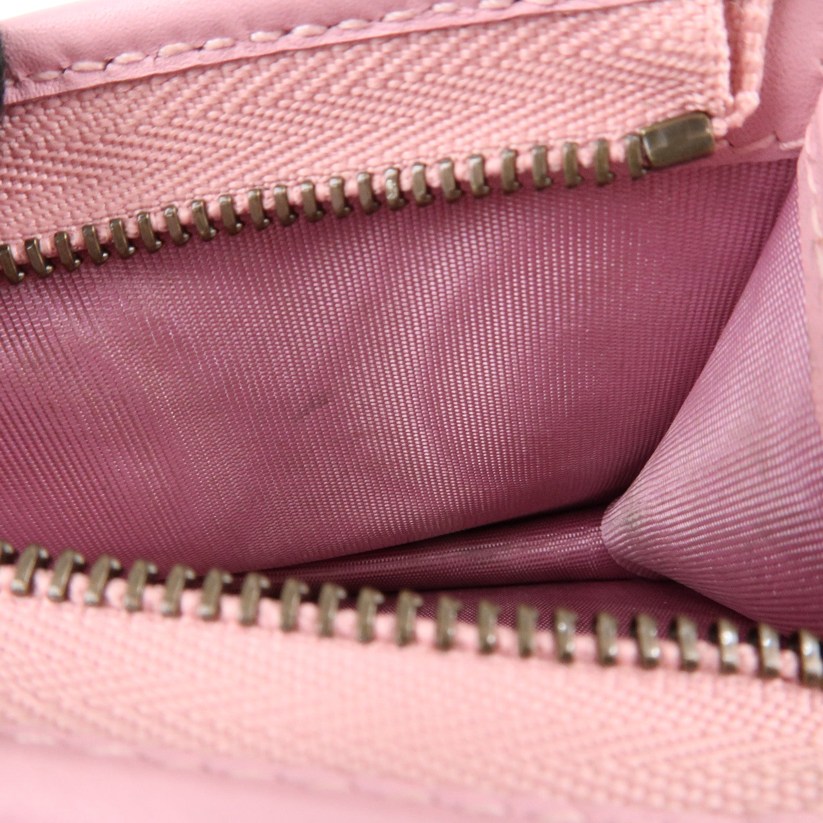 GUCCI GG Supreme Leather Strawberry Print Bi-fold Wallet 573839 Used