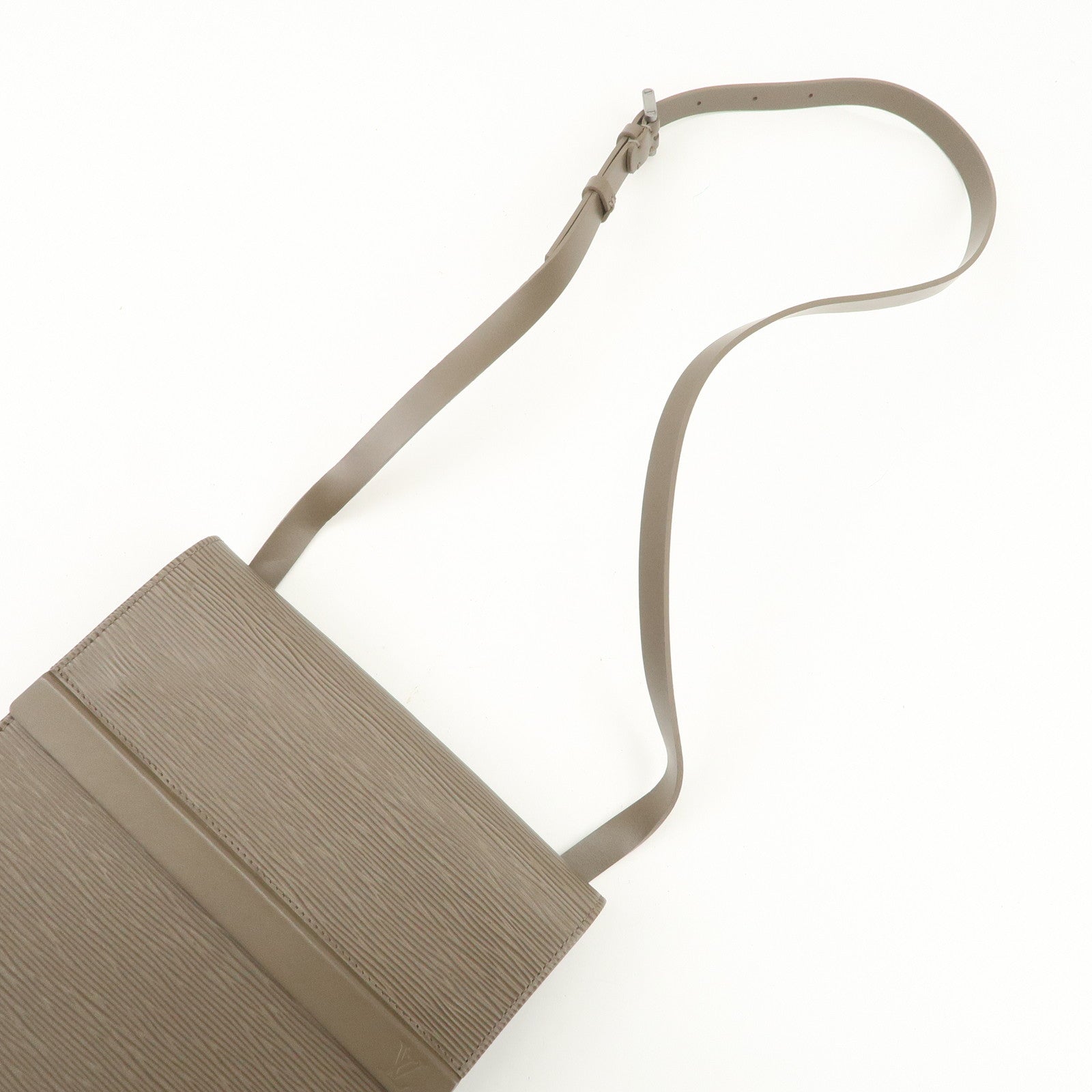 Louis Vuitton Epi Leather Ramatuelle Shoulder Bag Pepper M5247C