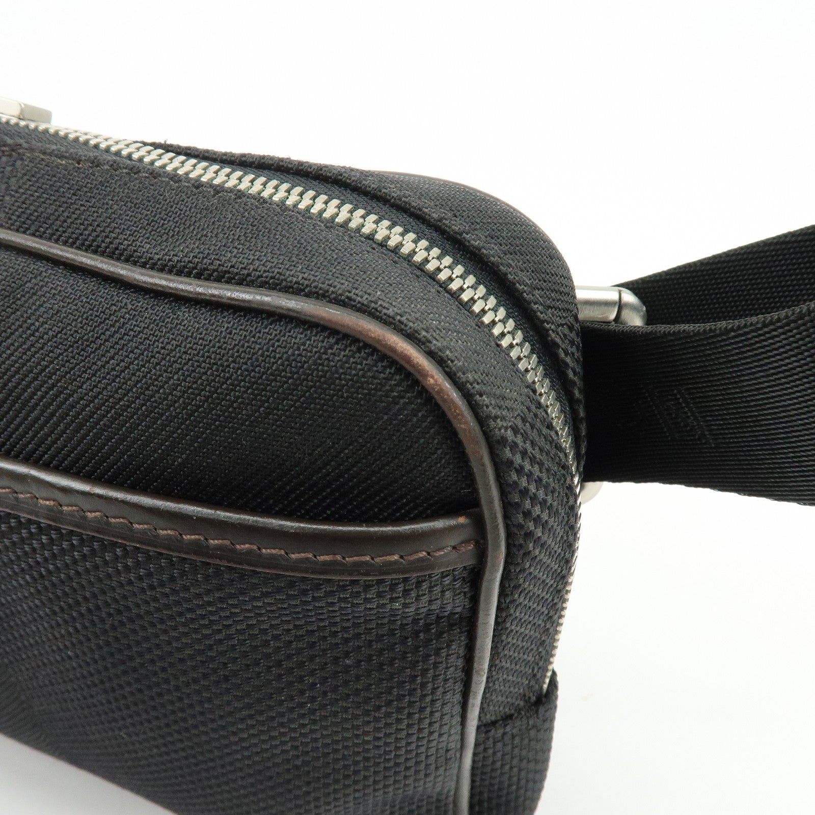 Louis Vuitton Damier Geant Acrobat Waist Bag Noir Black M93620