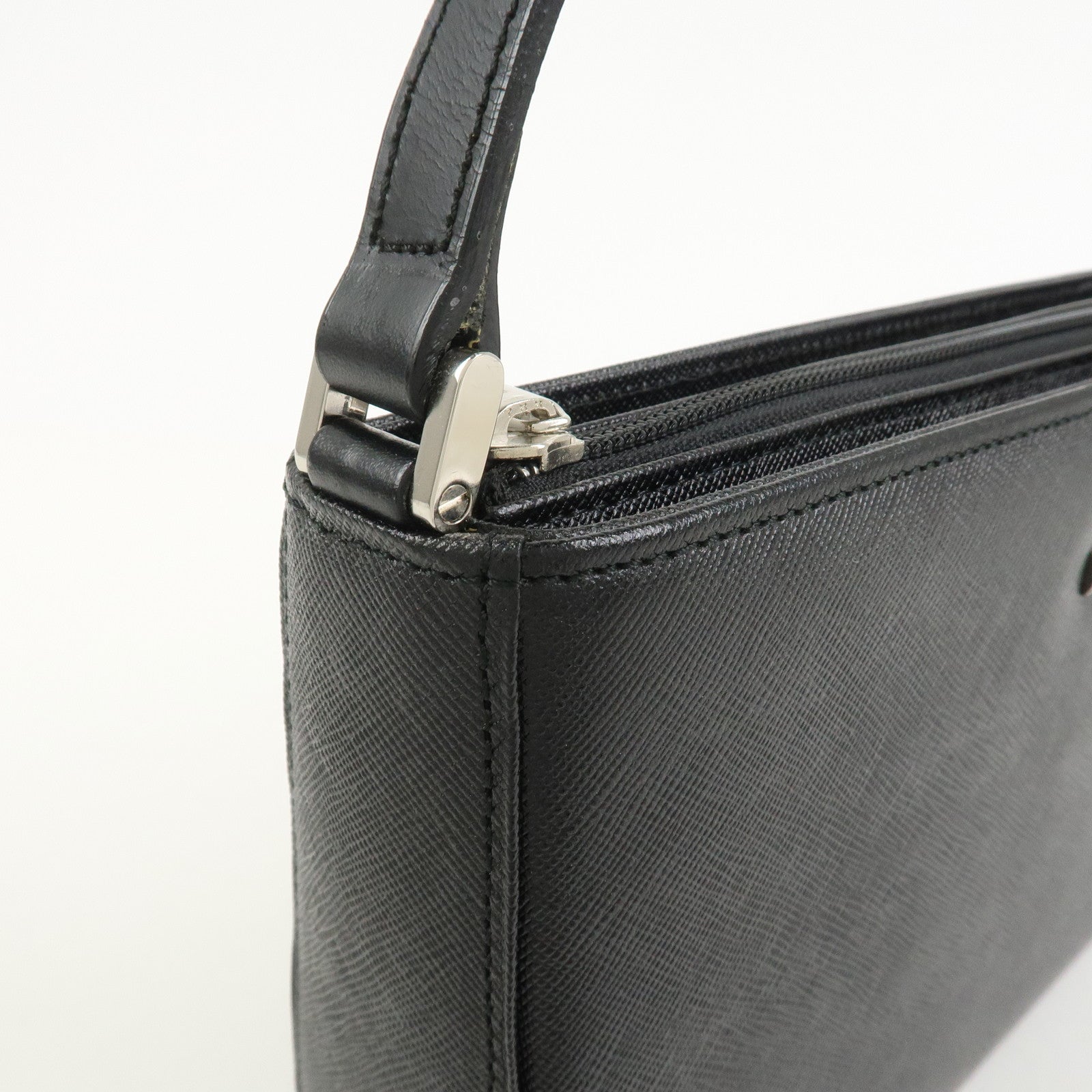 BURBERRY Embosed Leather Shoulder Bag Hand Bag Shoulder Bag Black