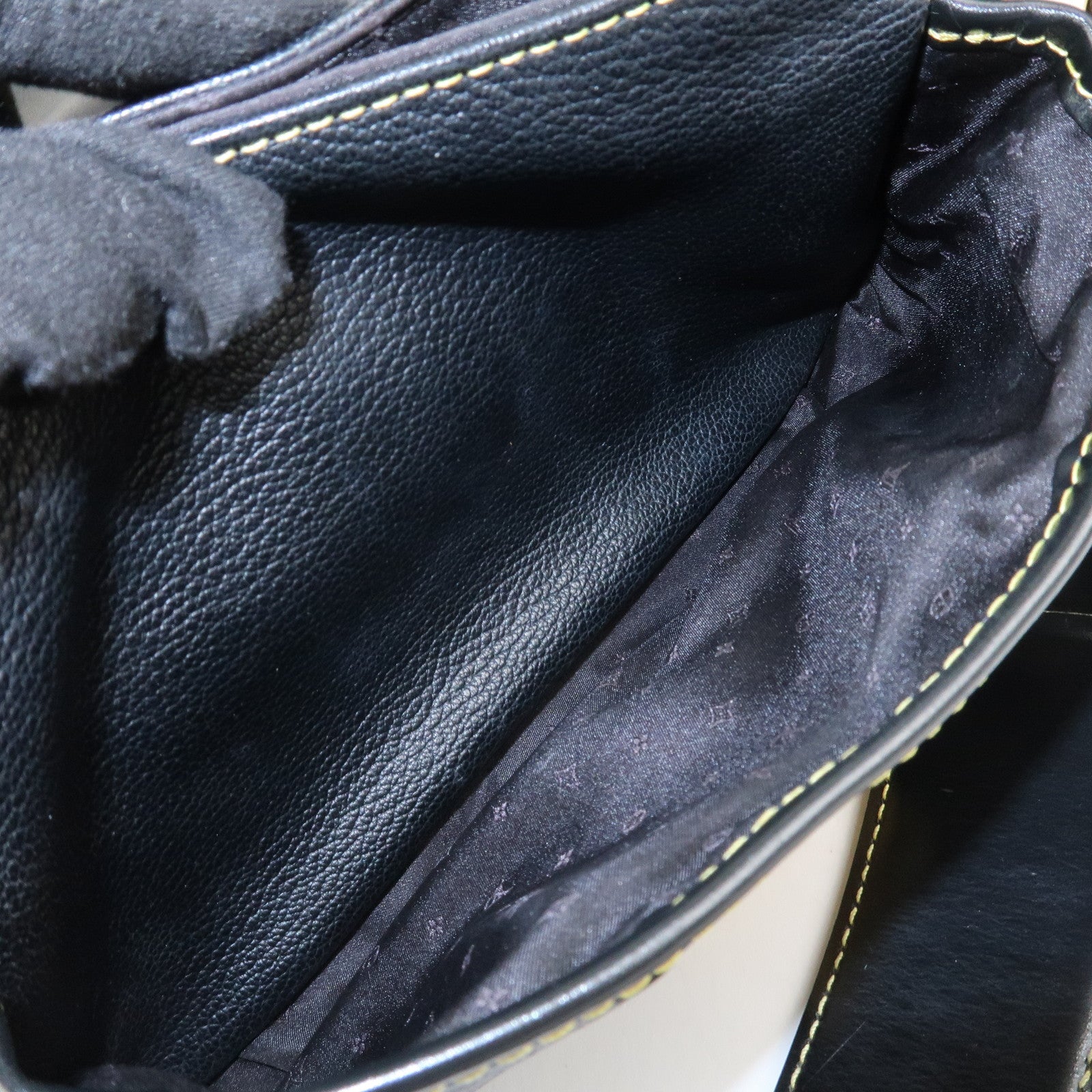Louis Vuitton Suhari Confidant Leather Shoulder Bag Noir M91784