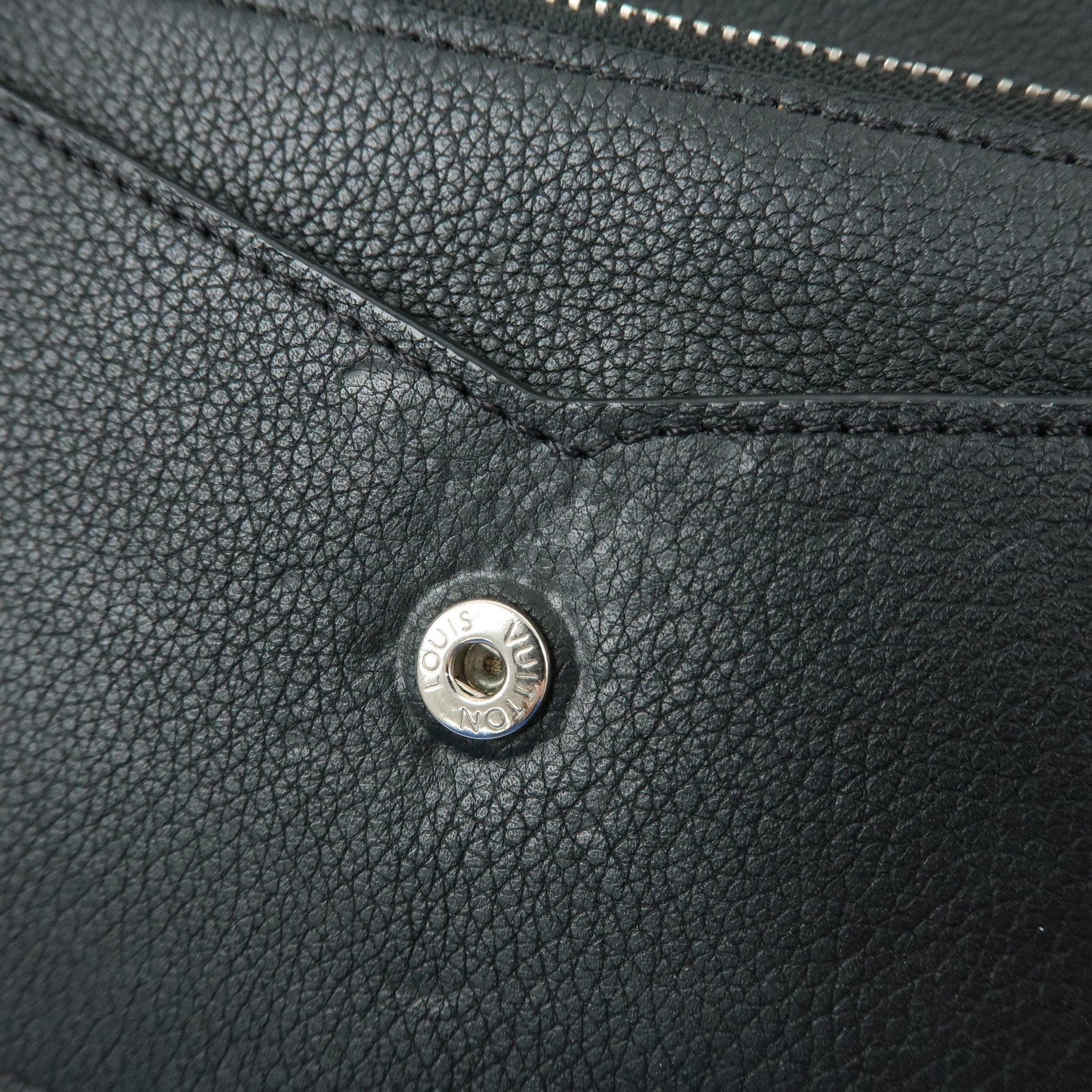 Louis Vuitton Portefeuille My Lockme Leather Wallet Noir M62530