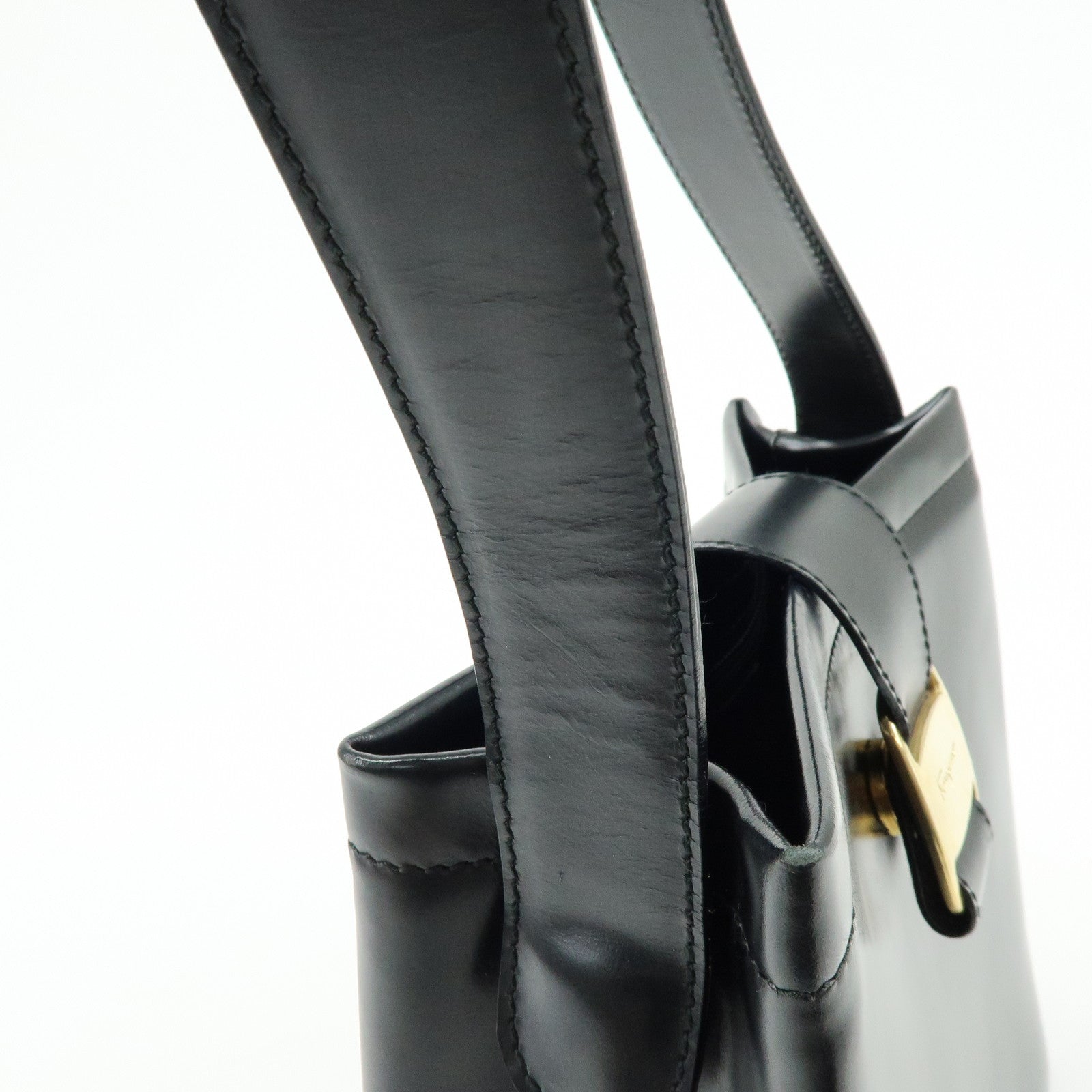 Ferragamo Vara Leather Shoulder Bag Hand Bag Black