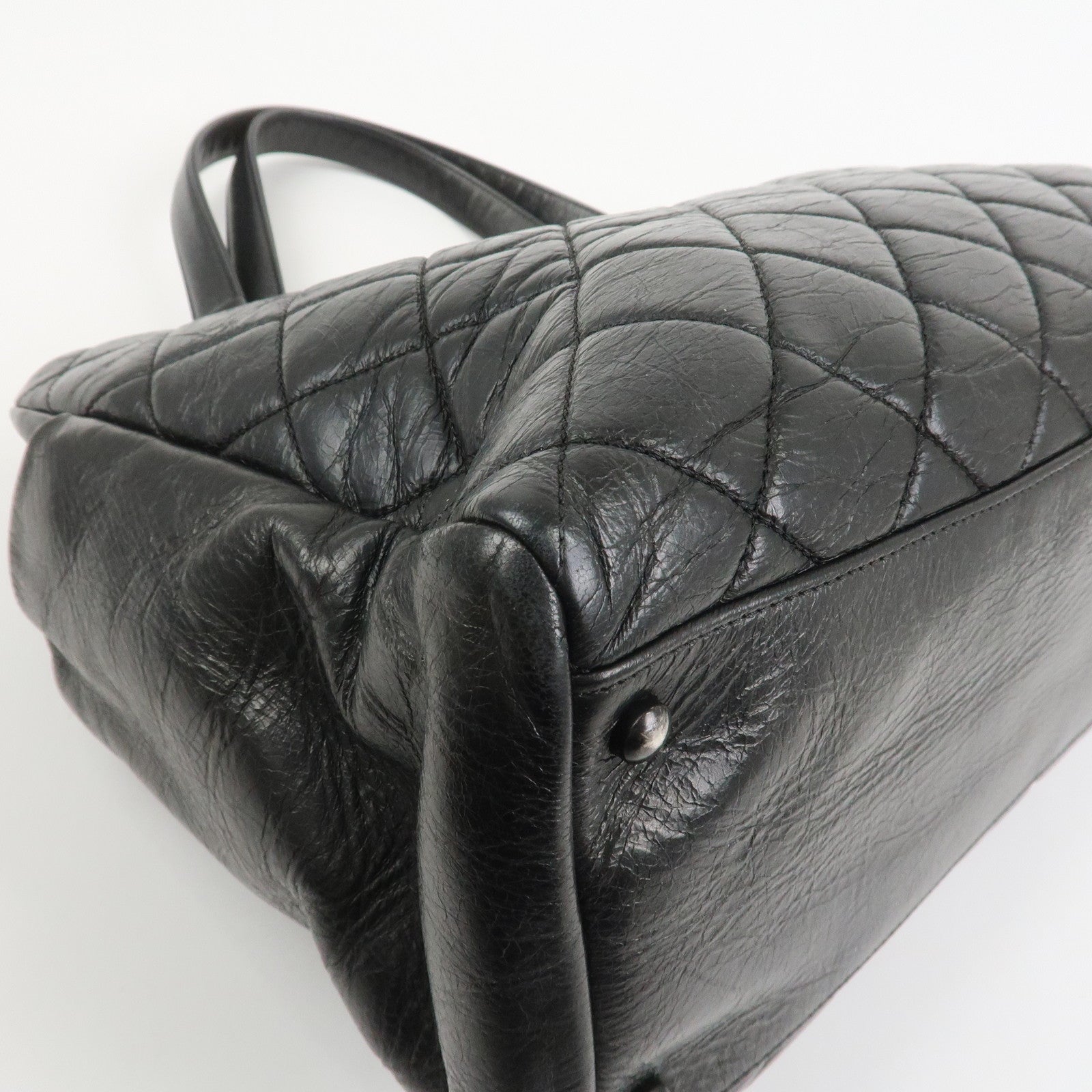 CHANEL Matelasse Calf Leather Chain Tote Bag Black