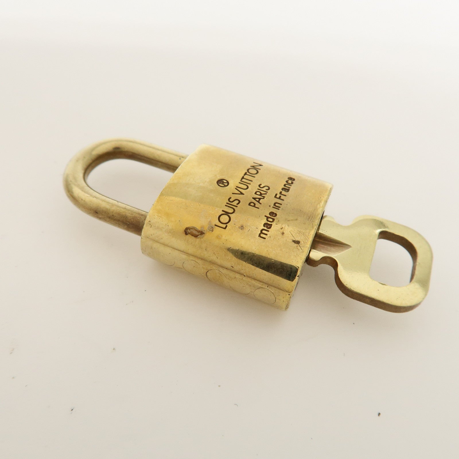 Louis Vuitton Set of 10 Lock & Key Cadena Key Lock Metal Gold