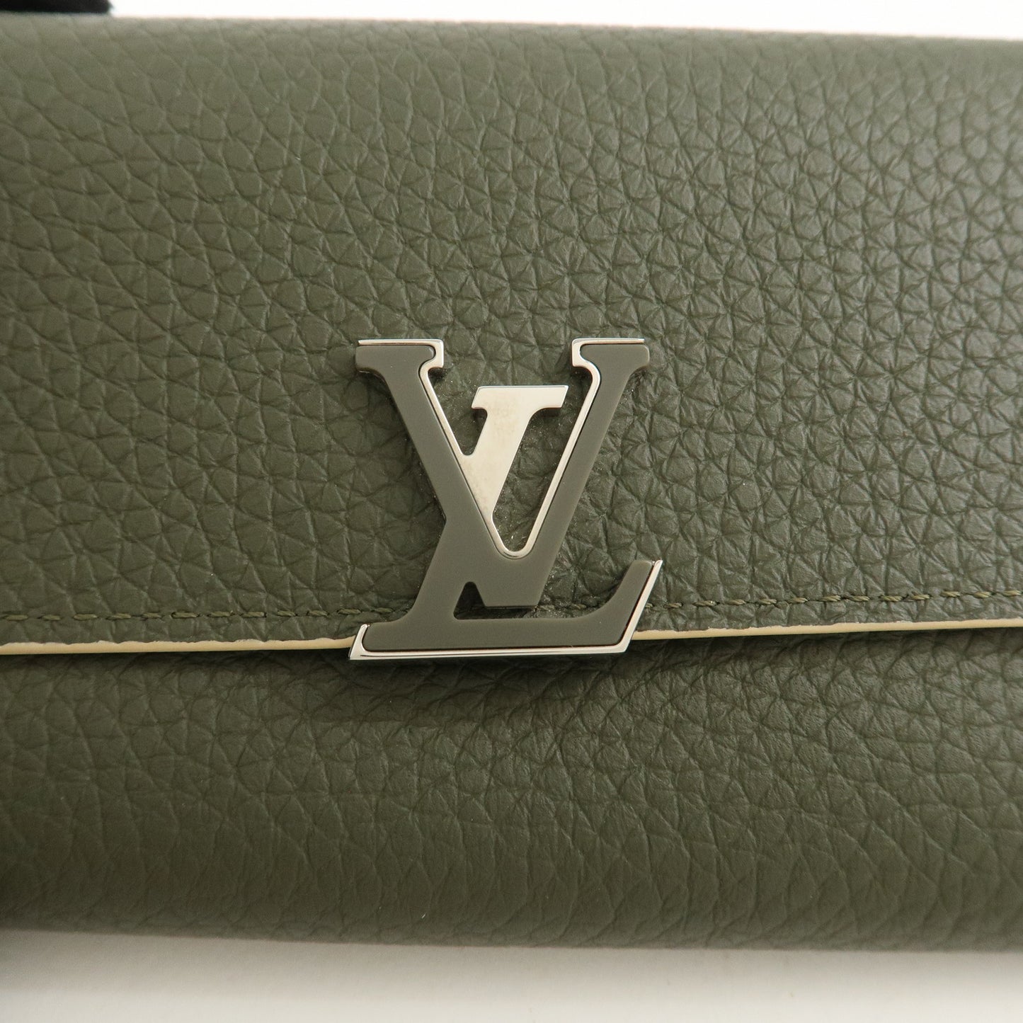 Louis Vuitton Portefeuille Capucines Compact Wallet M67662