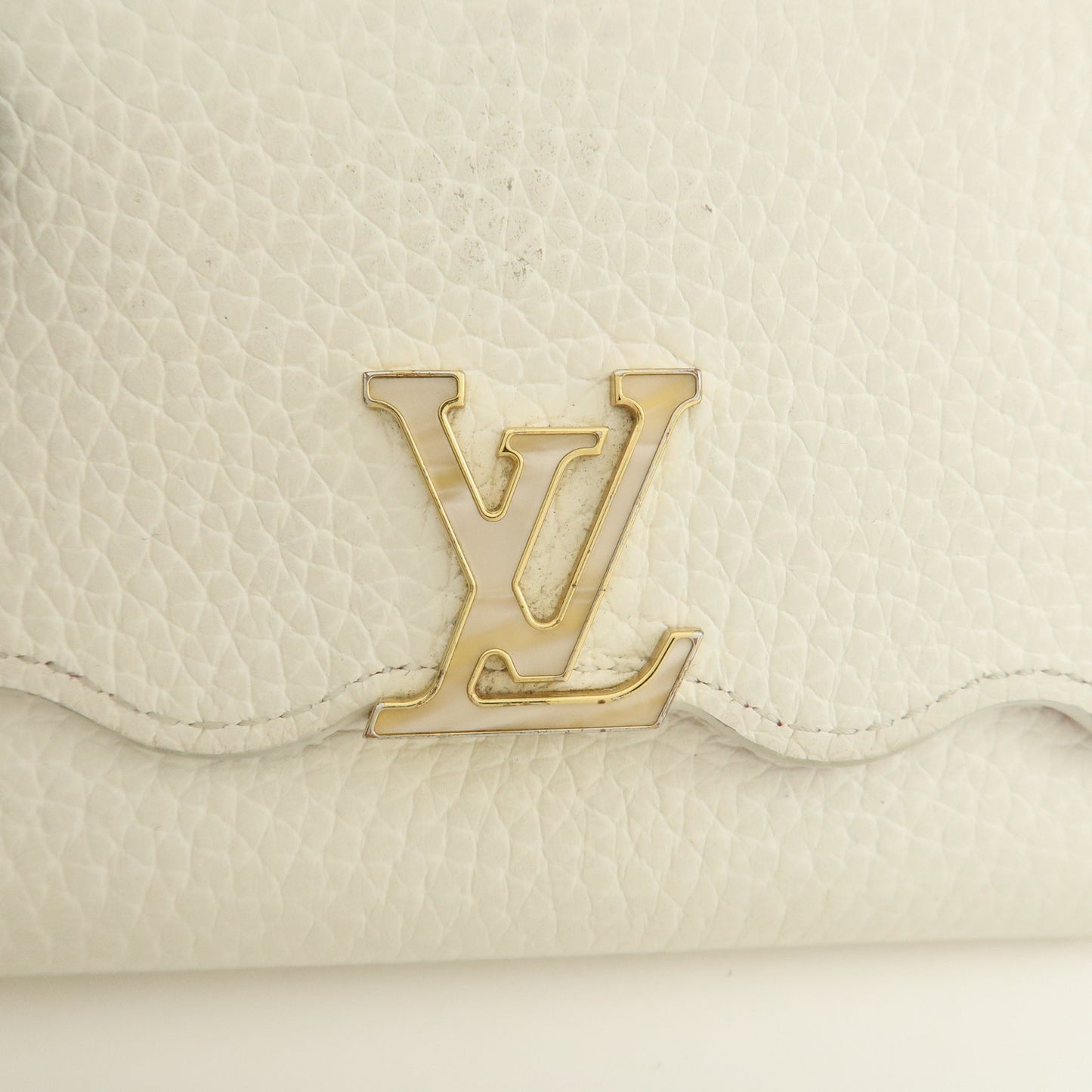 Louis Vuitton Portefeuille Capucines Compact Wallet White M82268