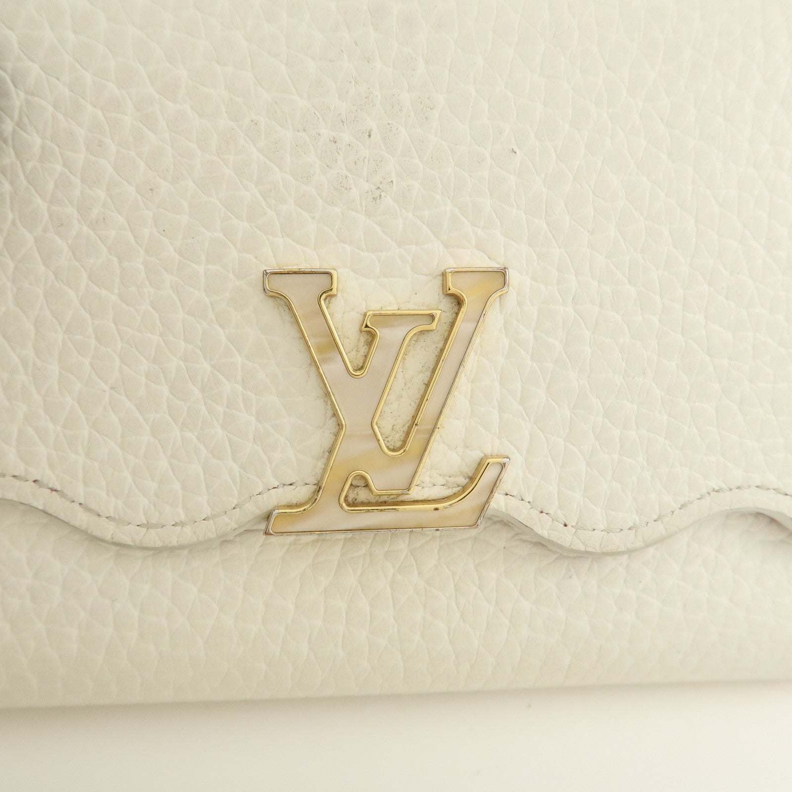 Louis Vuitton Portefeuille Capucines Compact Wallet White M82268